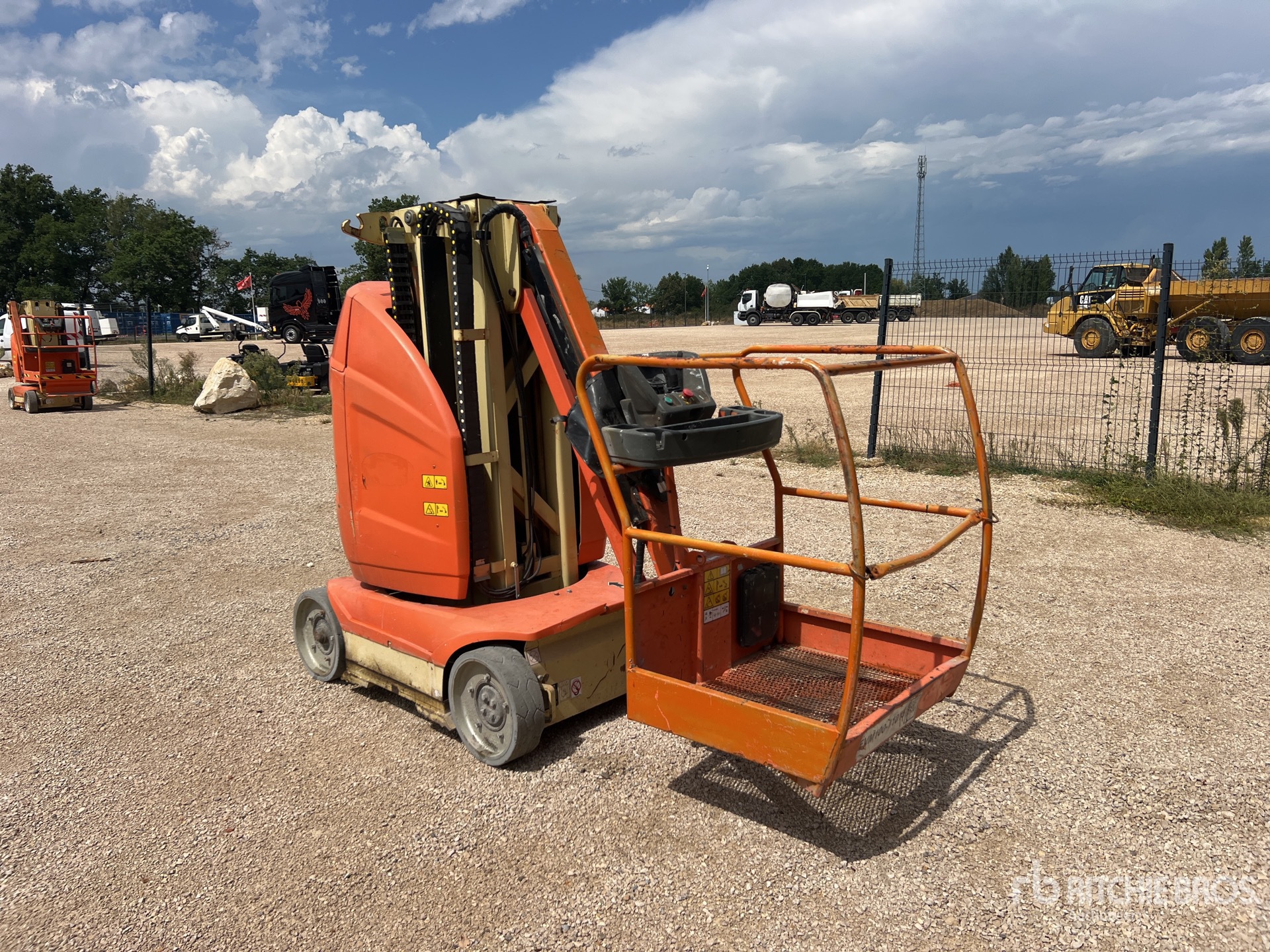 2011 JLG TOUCAN 10E