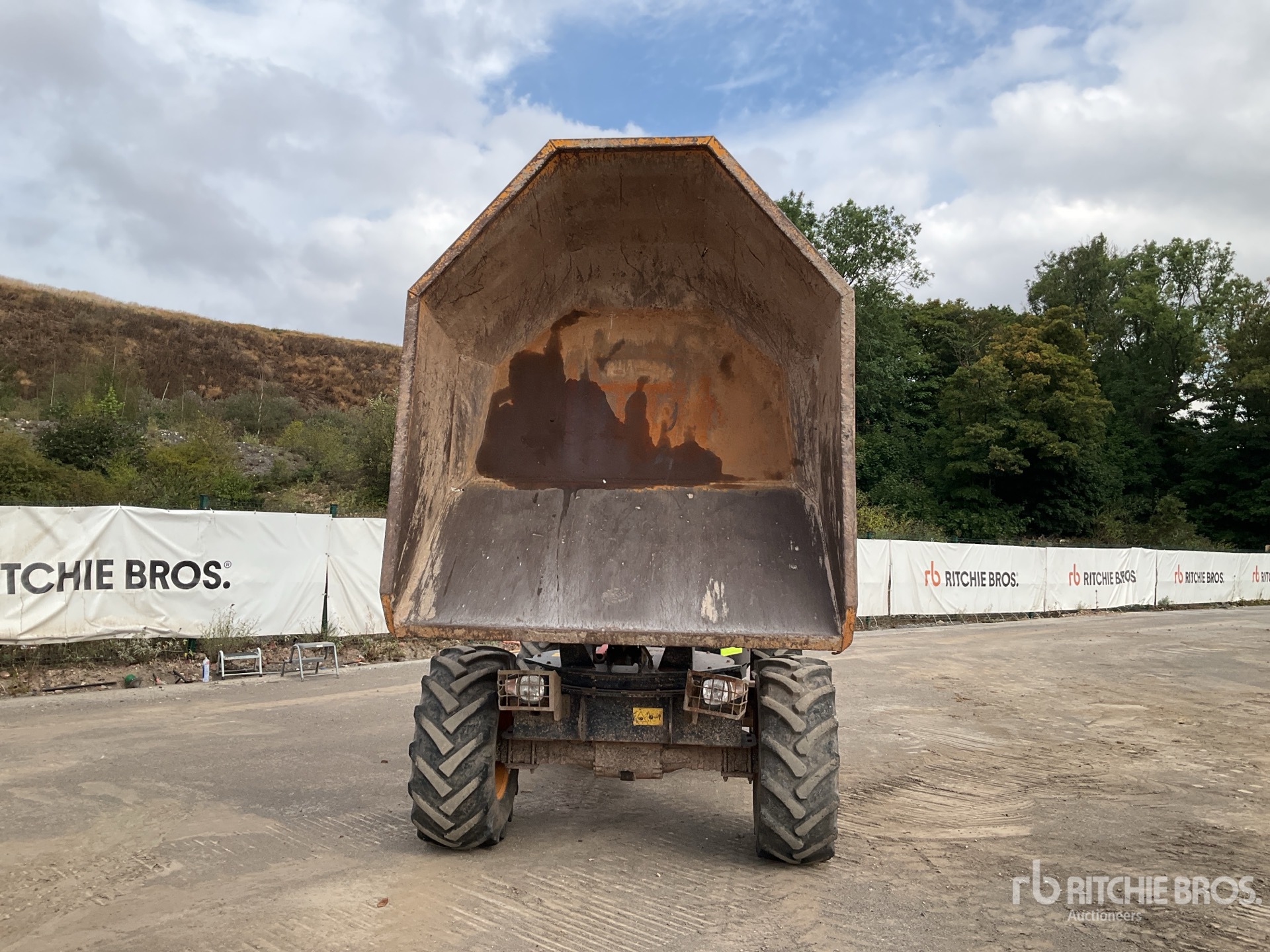 JCB 6 TON 4X4 SWIVEL