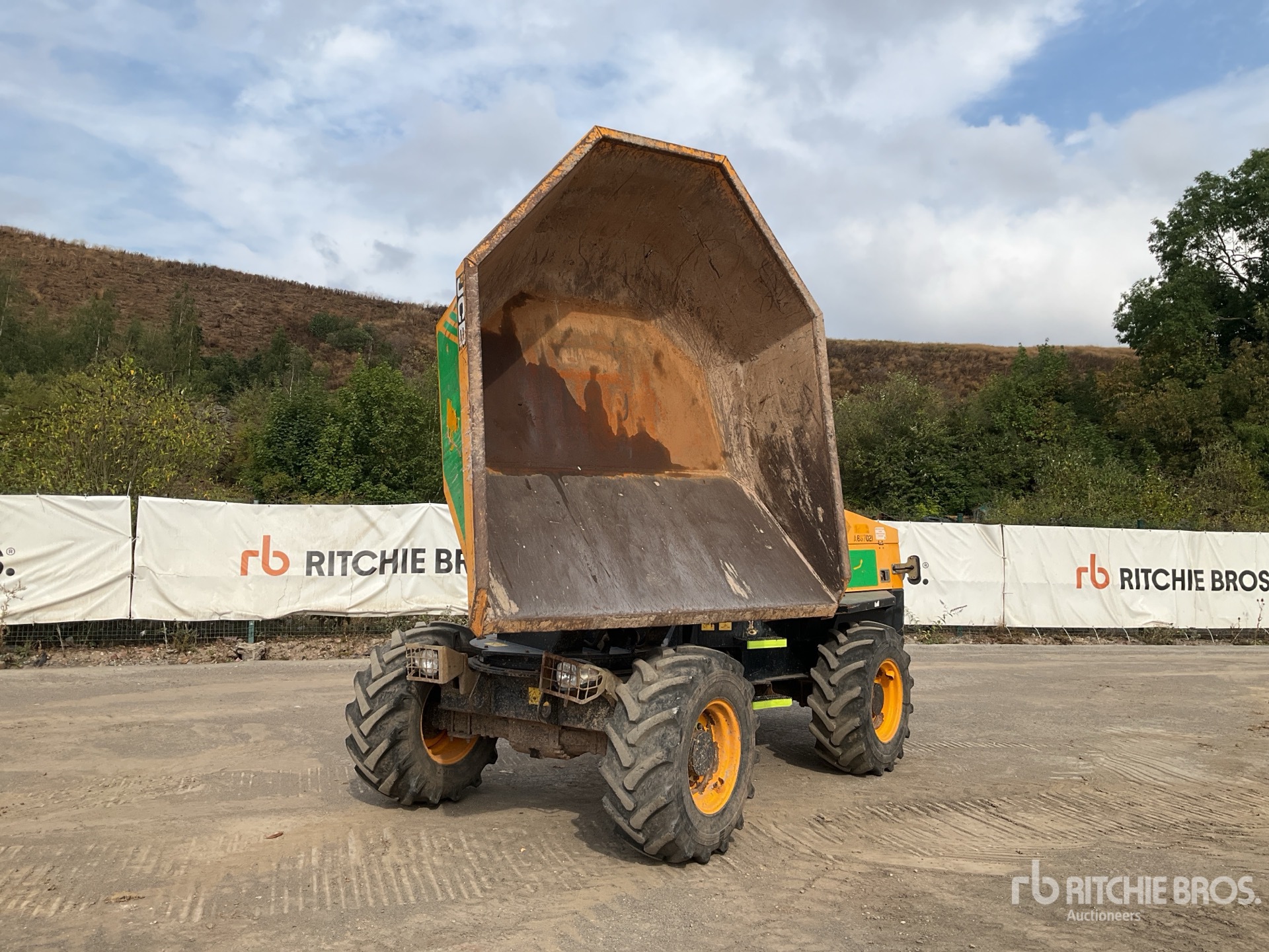 JCB 6 TON 4X4 SWIVEL