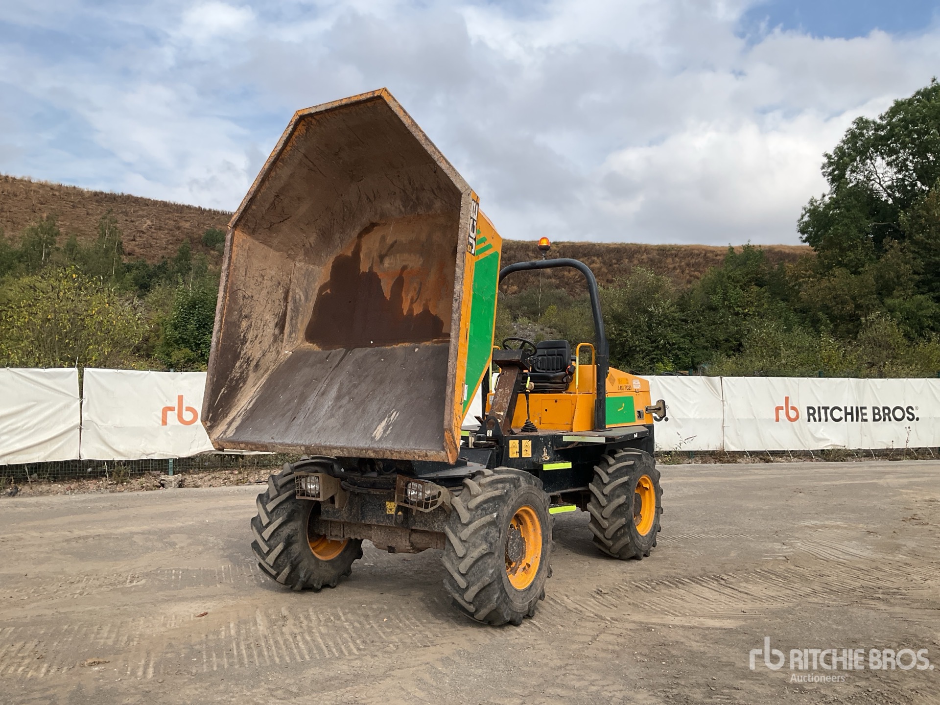 JCB 6 TON 4X4 SWIVEL