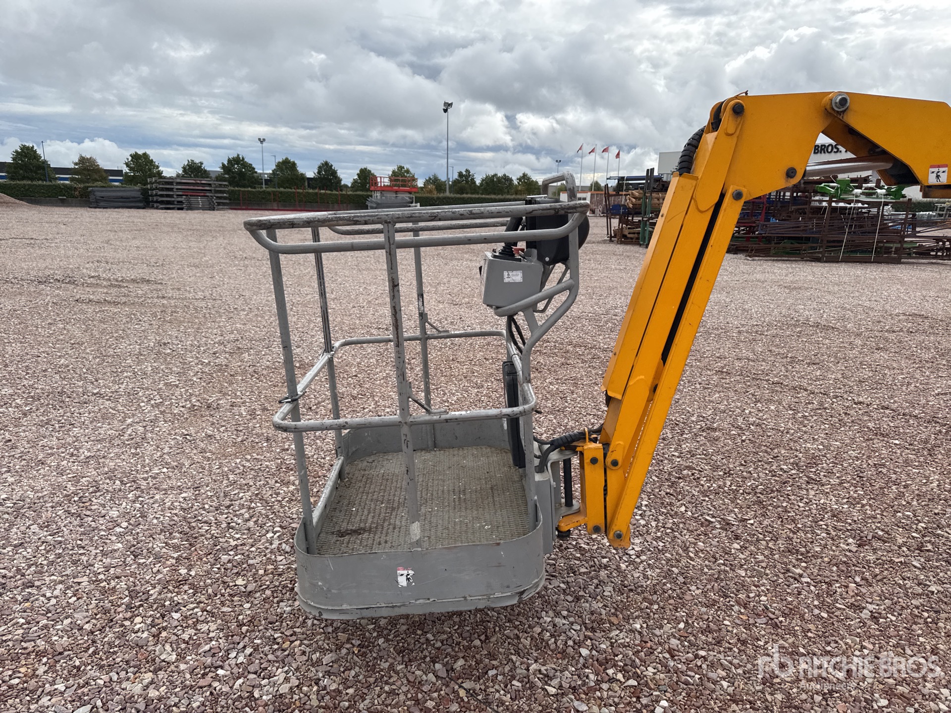 2016 Manitou 170AETJL