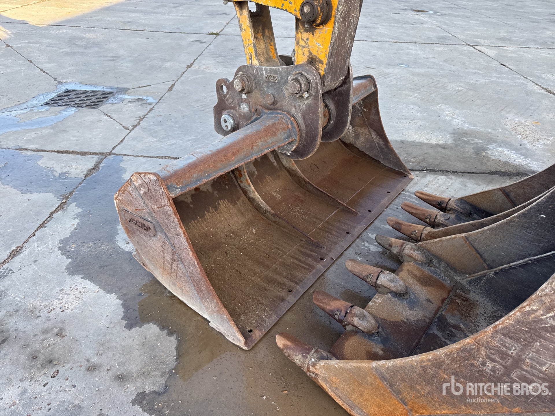 2016 Hitachi ZX135US-5B