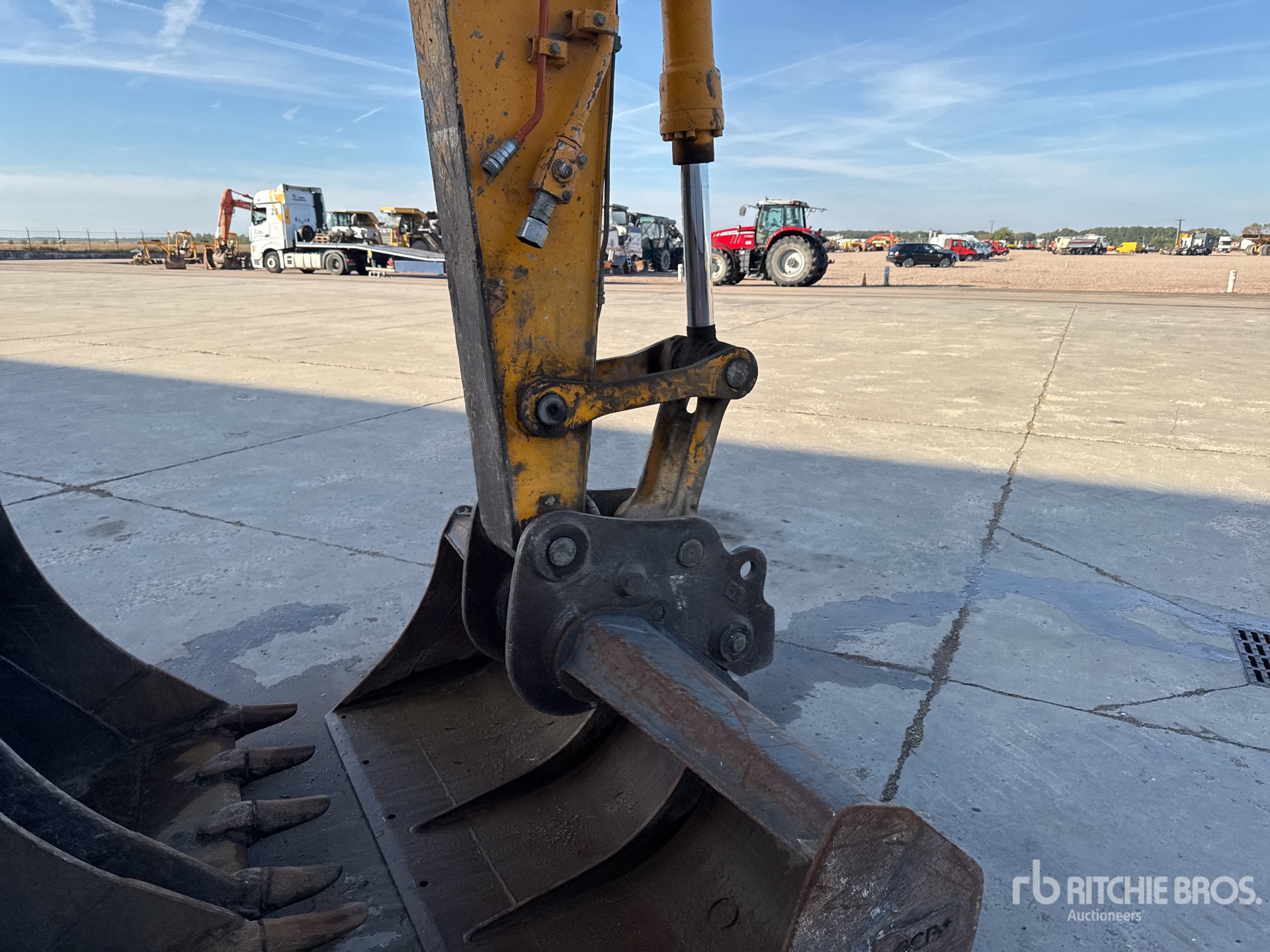2016 Hitachi ZX135US-5B