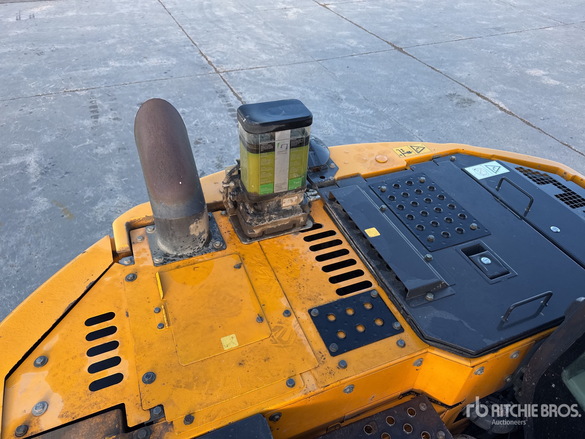2016 Hitachi ZX135US-5B