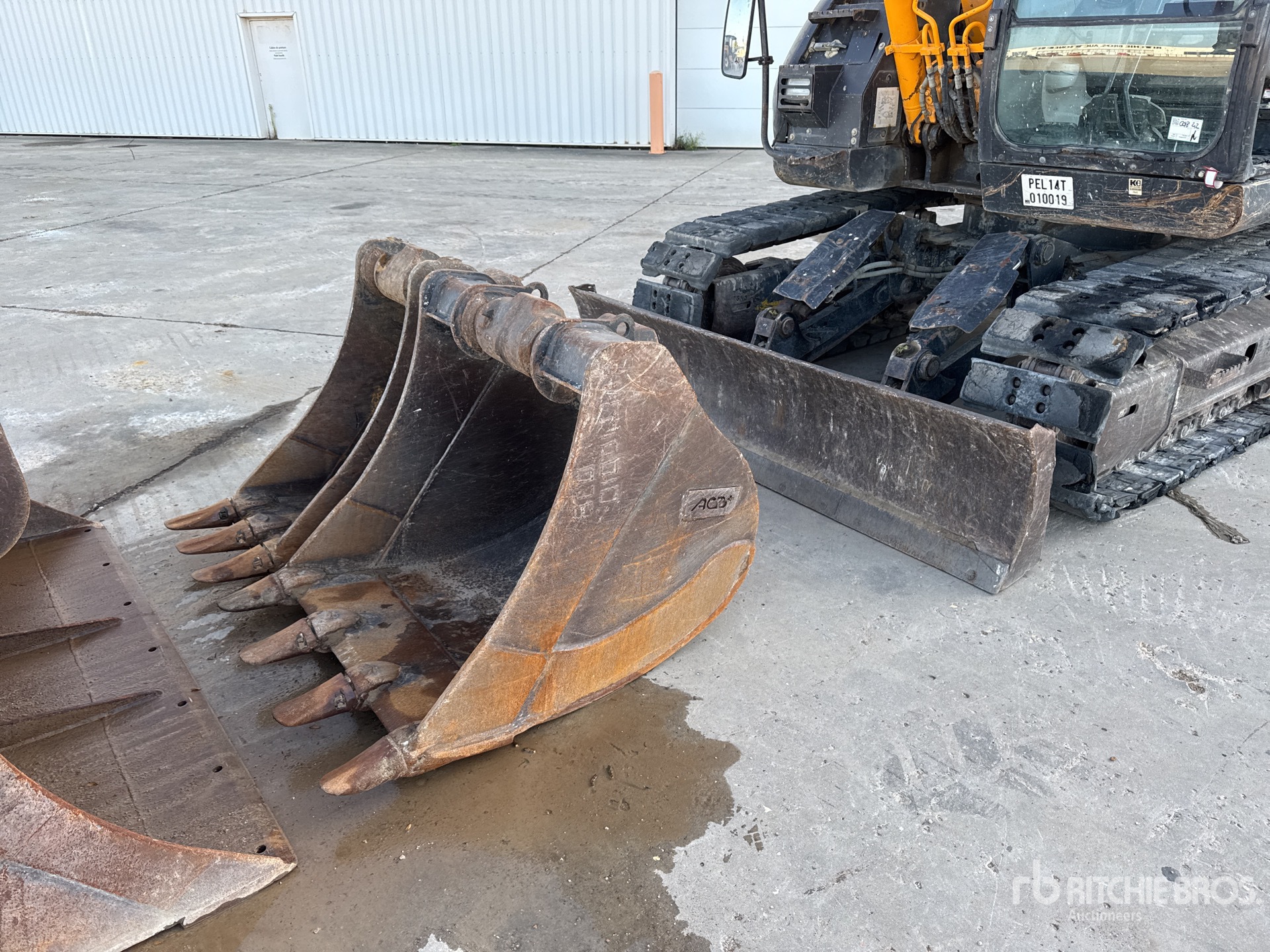 2016 Hitachi ZX135US-5B