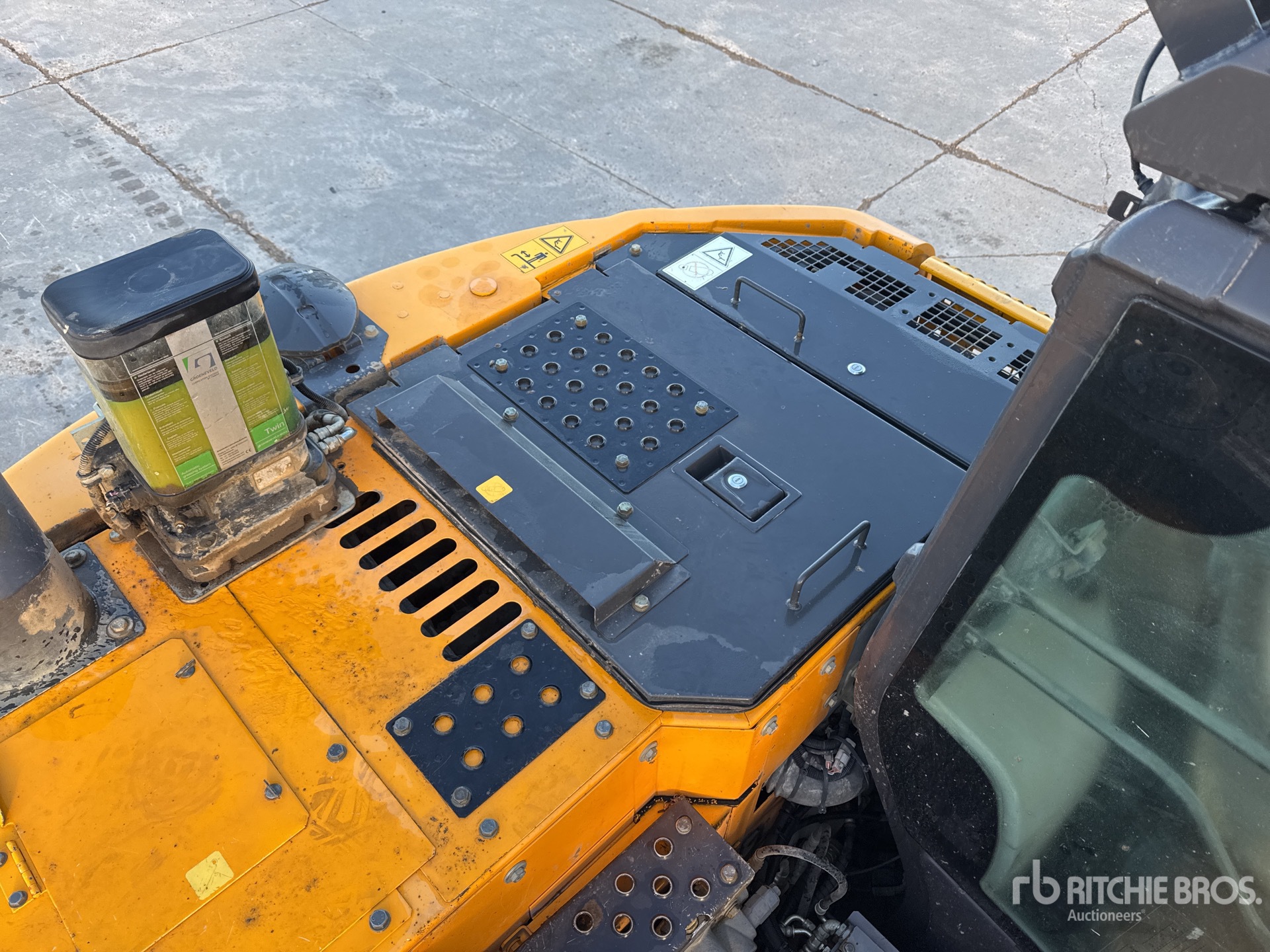 2016 Hitachi ZX135US-5B