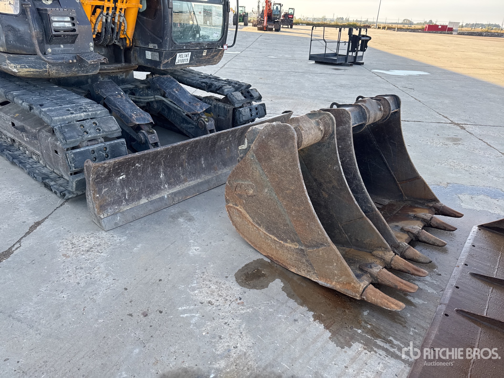 2016 Hitachi ZX135US-5B