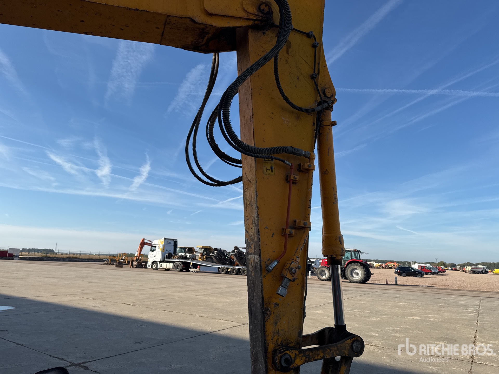2016 Hitachi ZX135US-5B