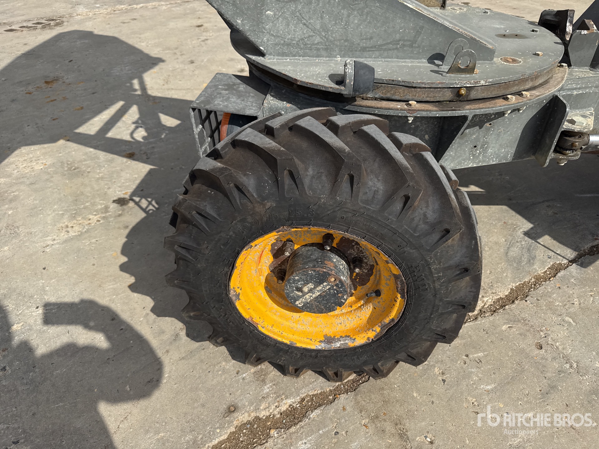 2017 Ausa D250AHG