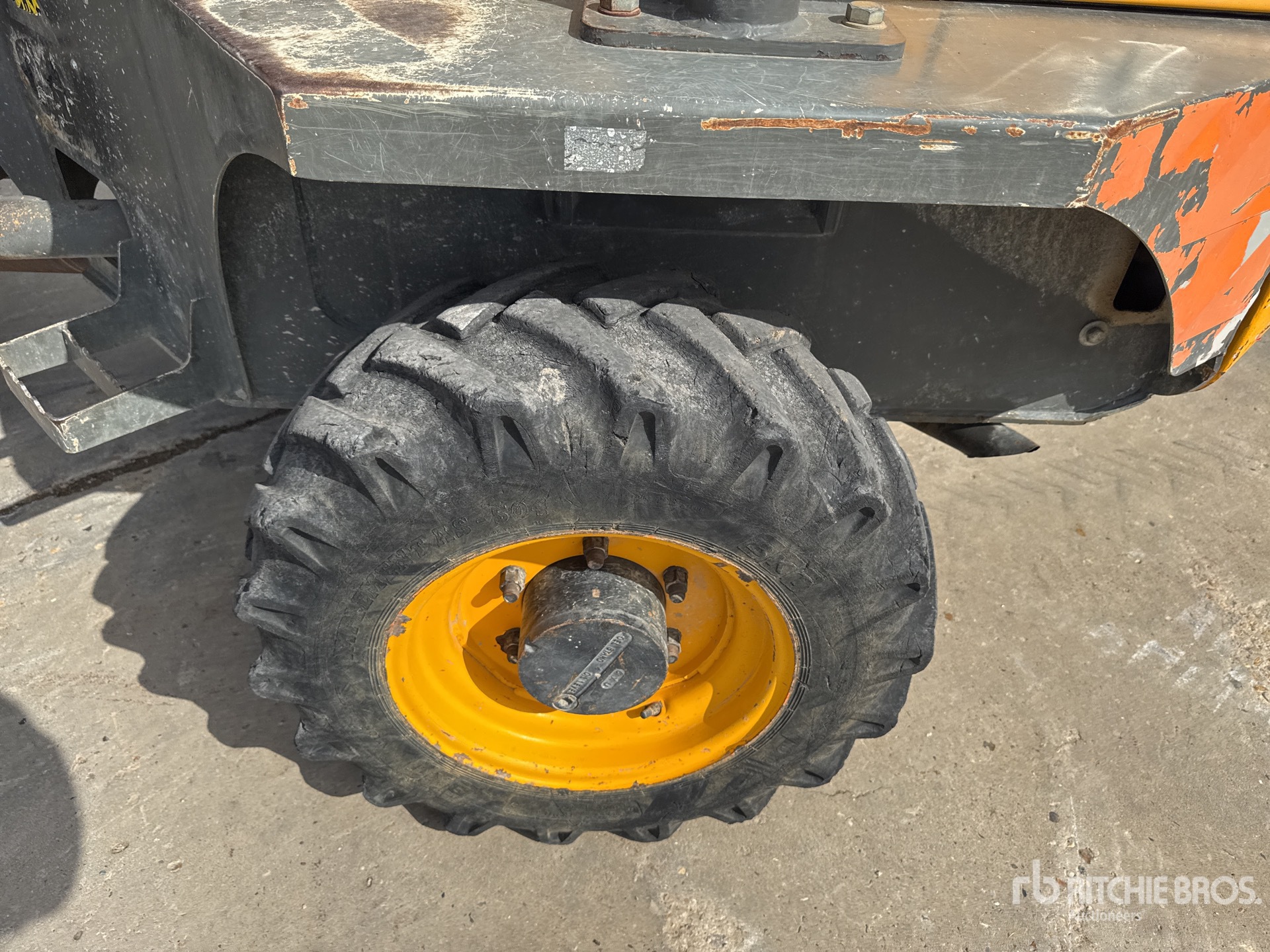 2017 Ausa D250AHG