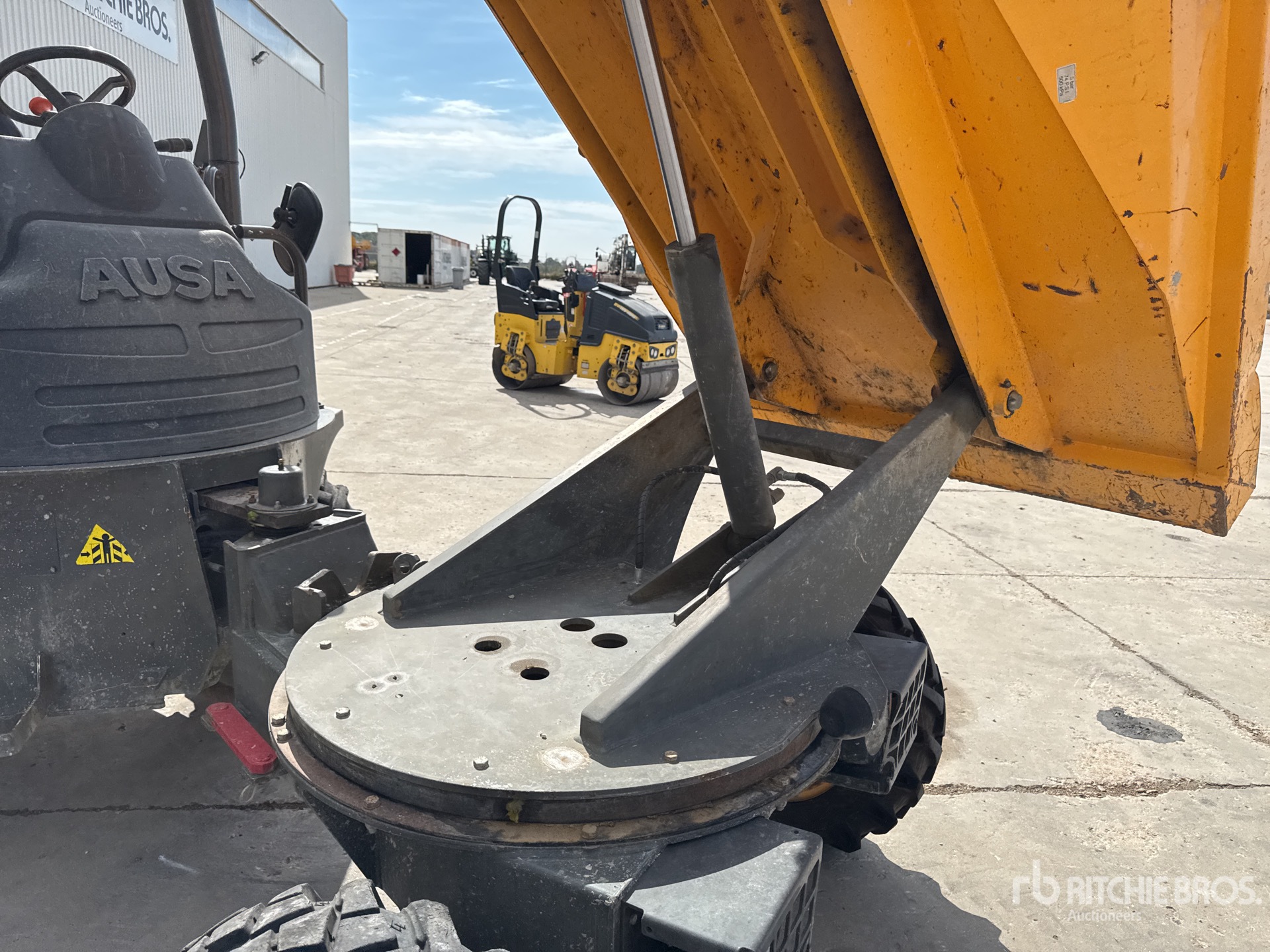 2017 Ausa D250AHG