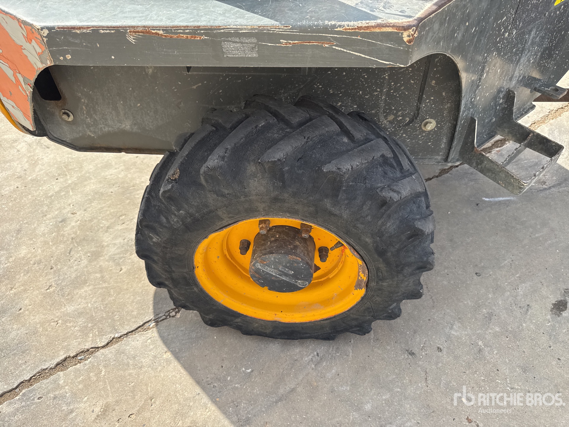2017 Ausa D250AHG
