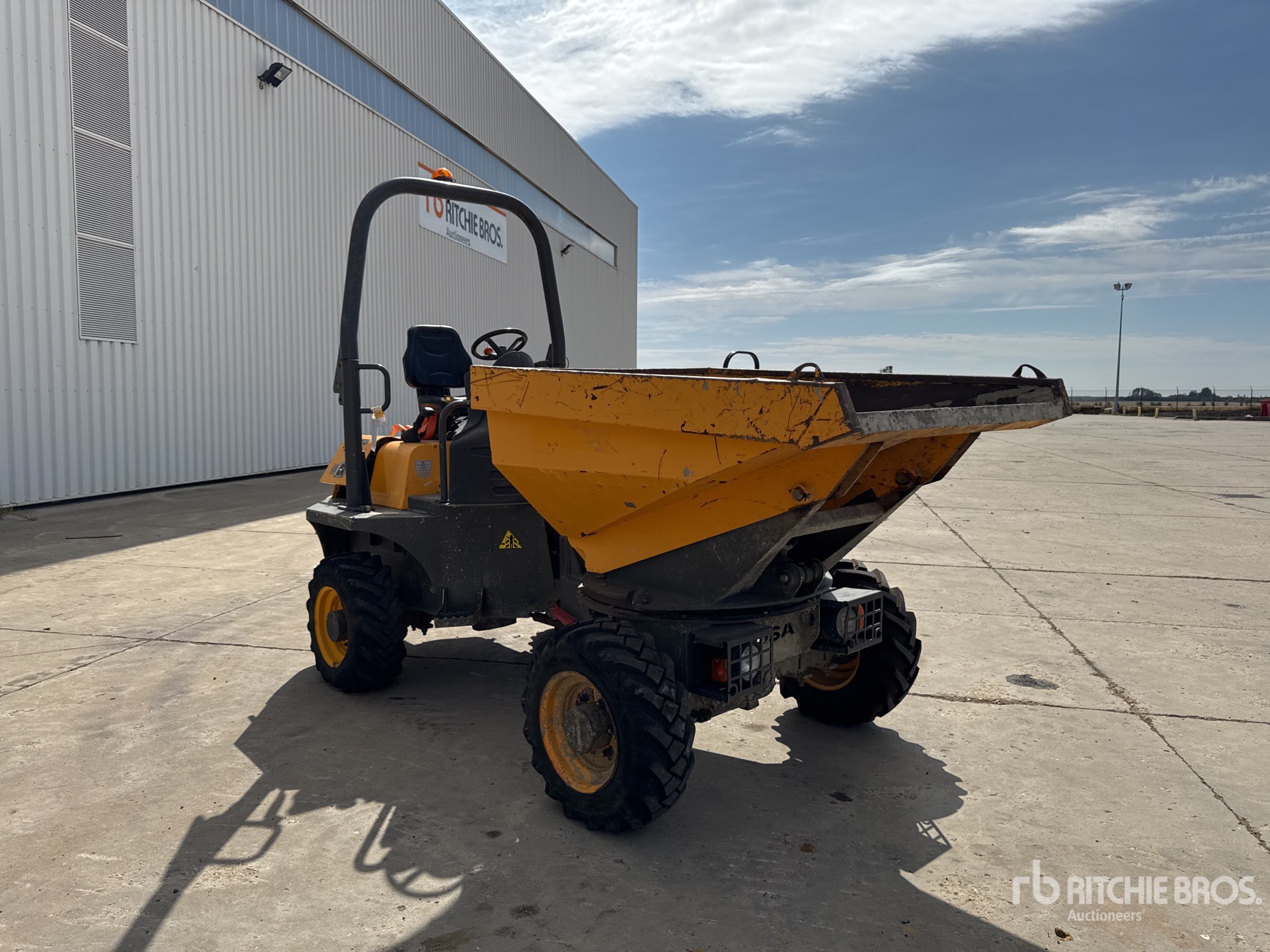 2017 Ausa D250AHG