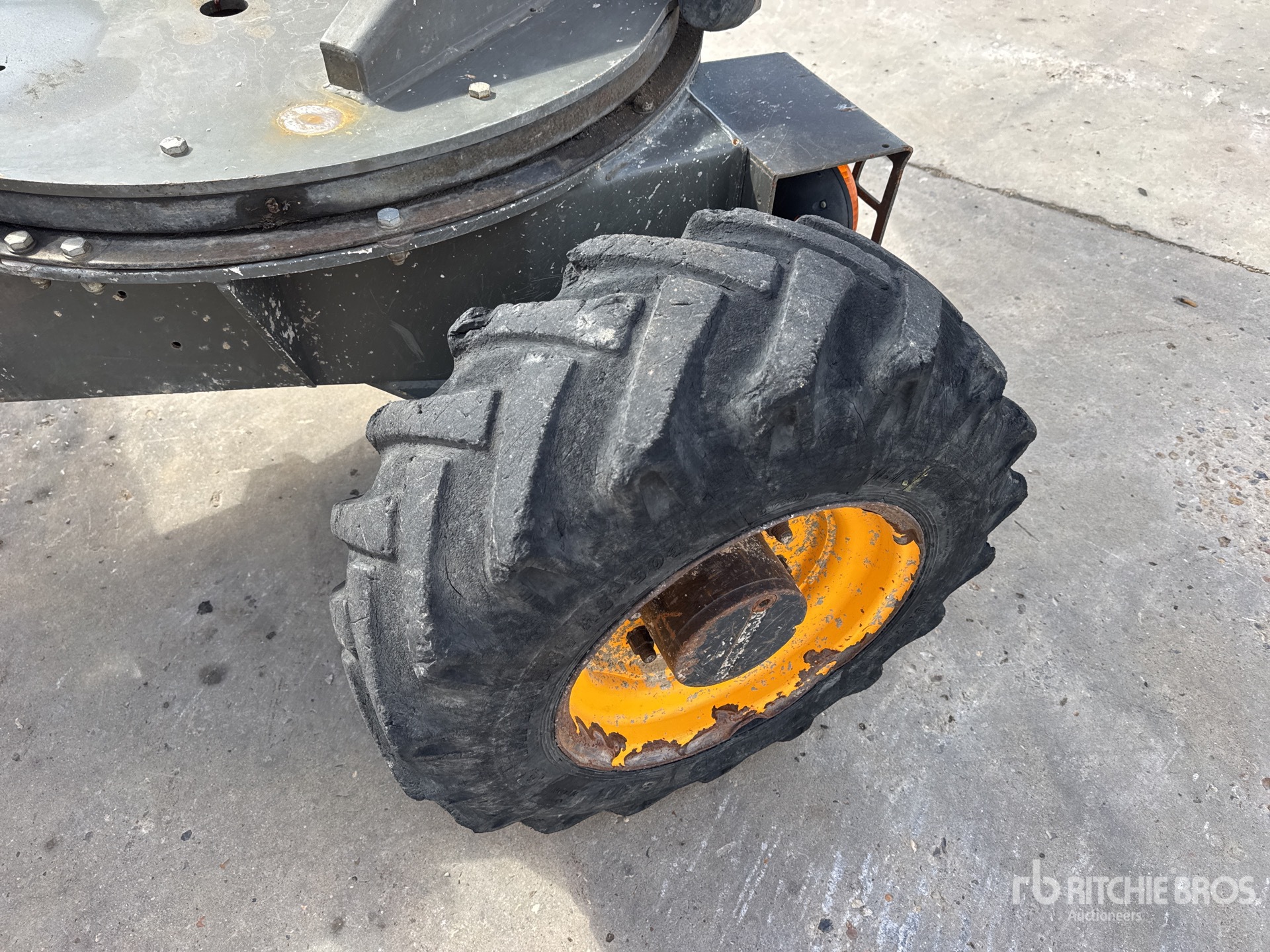 2018 Ausa D250AHG