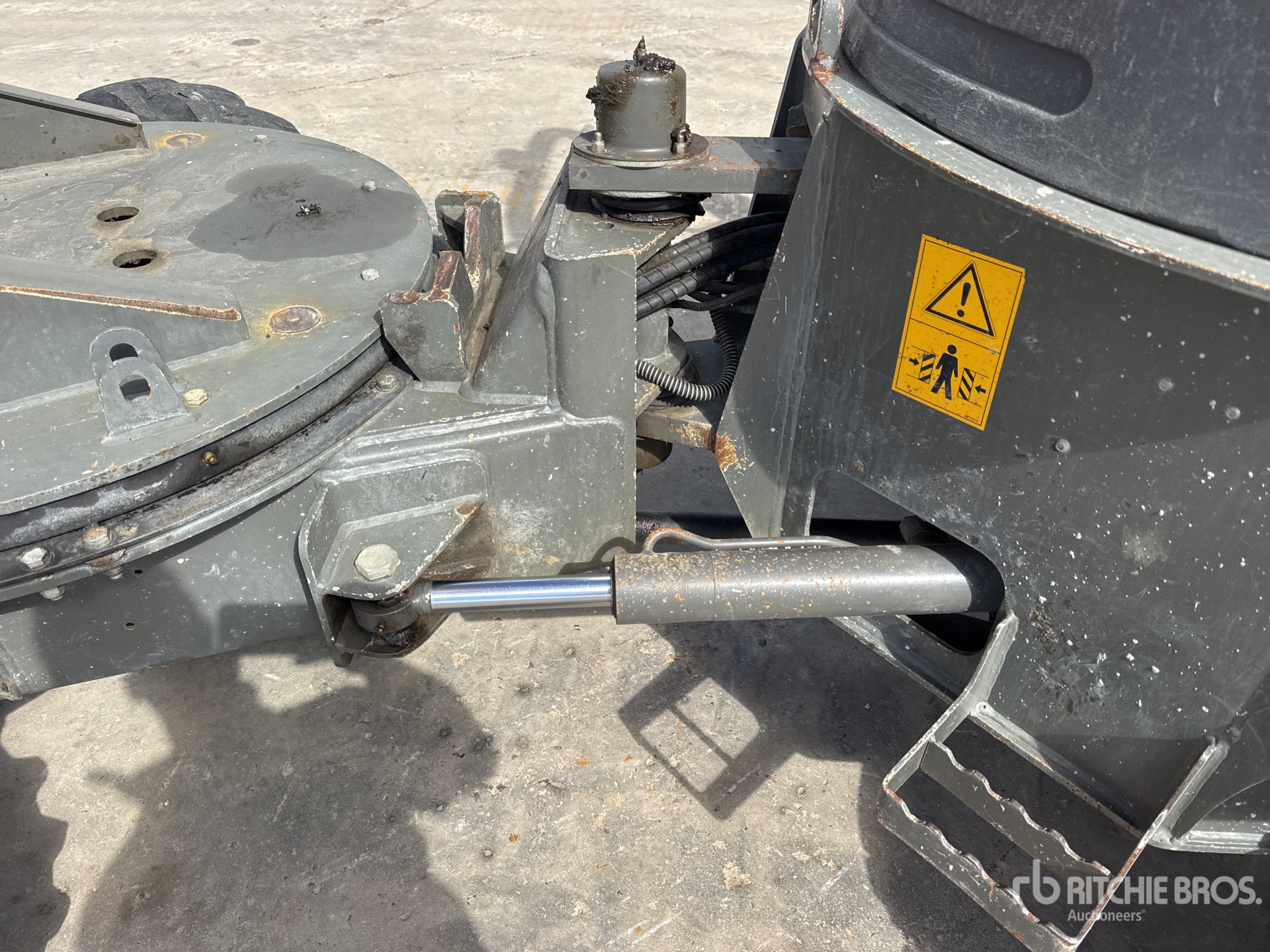 2018 Ausa D250AHG