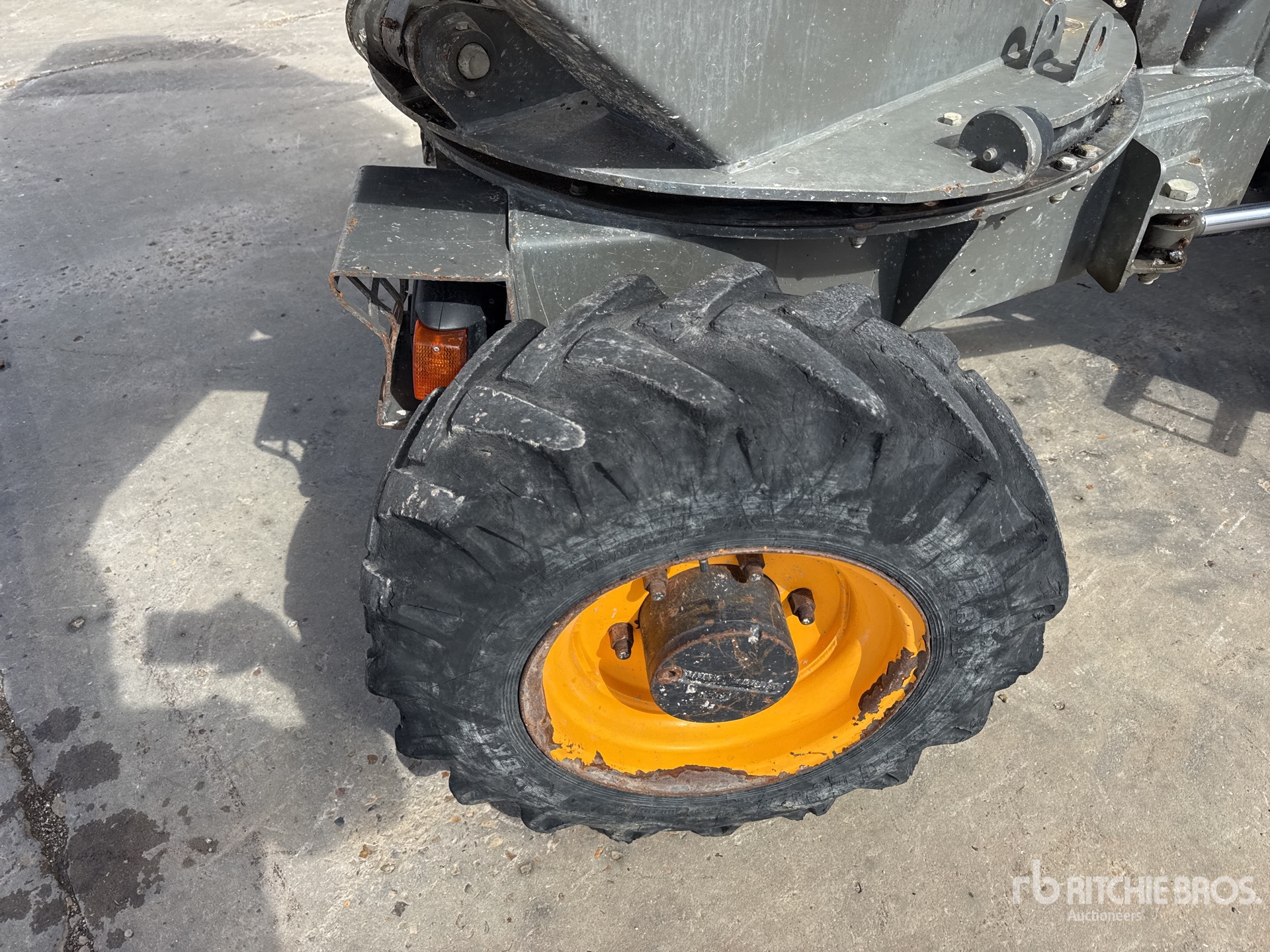 2018 Ausa D250AHG