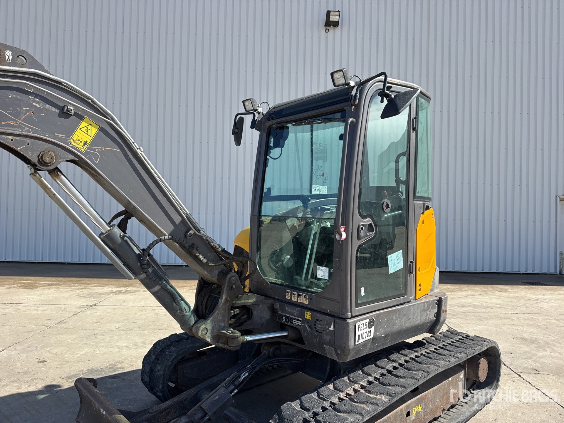 2017 Volvo ECR50D FAP