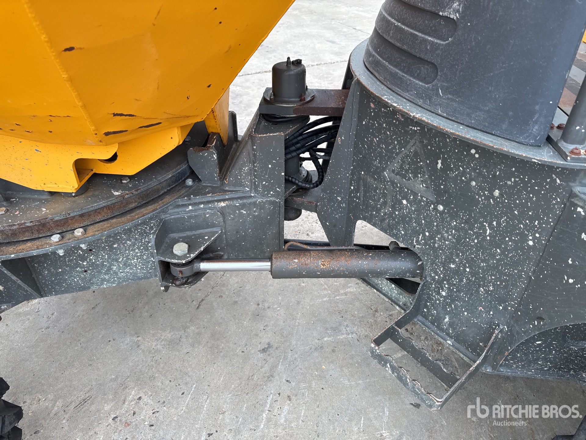 2017 Ausa D250AHG