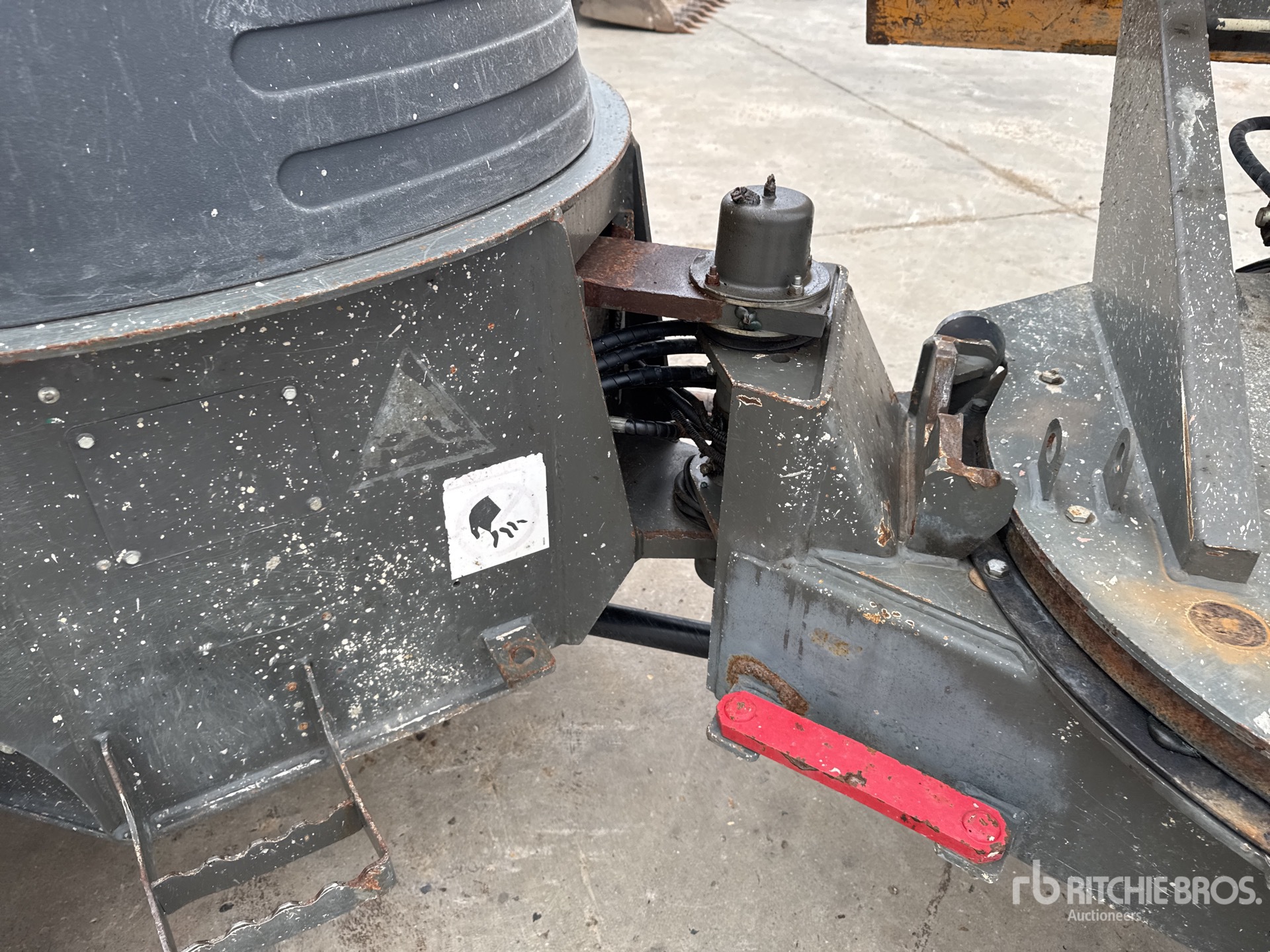 2017 Ausa D250AHG