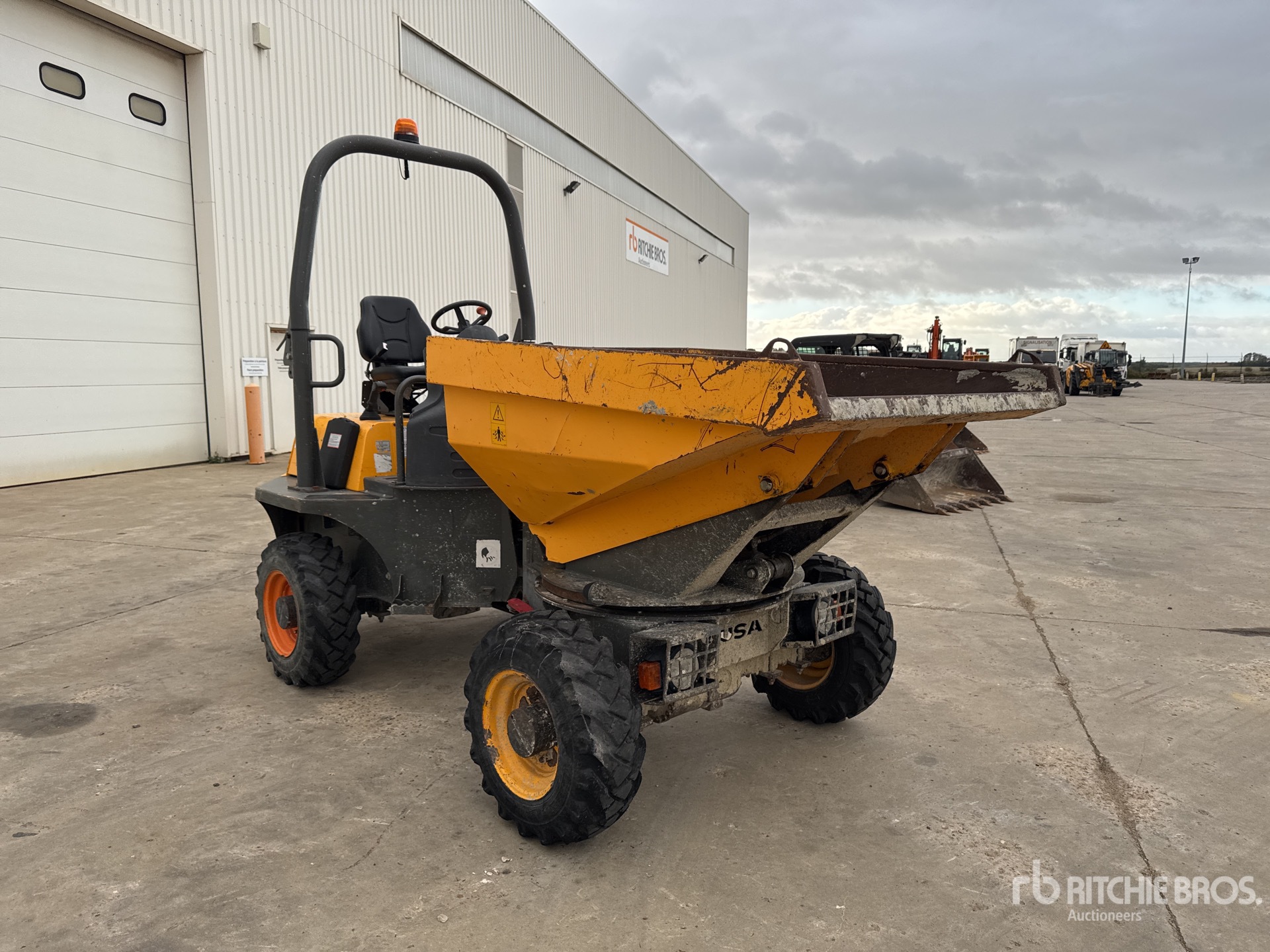 2017 Ausa D250AHG