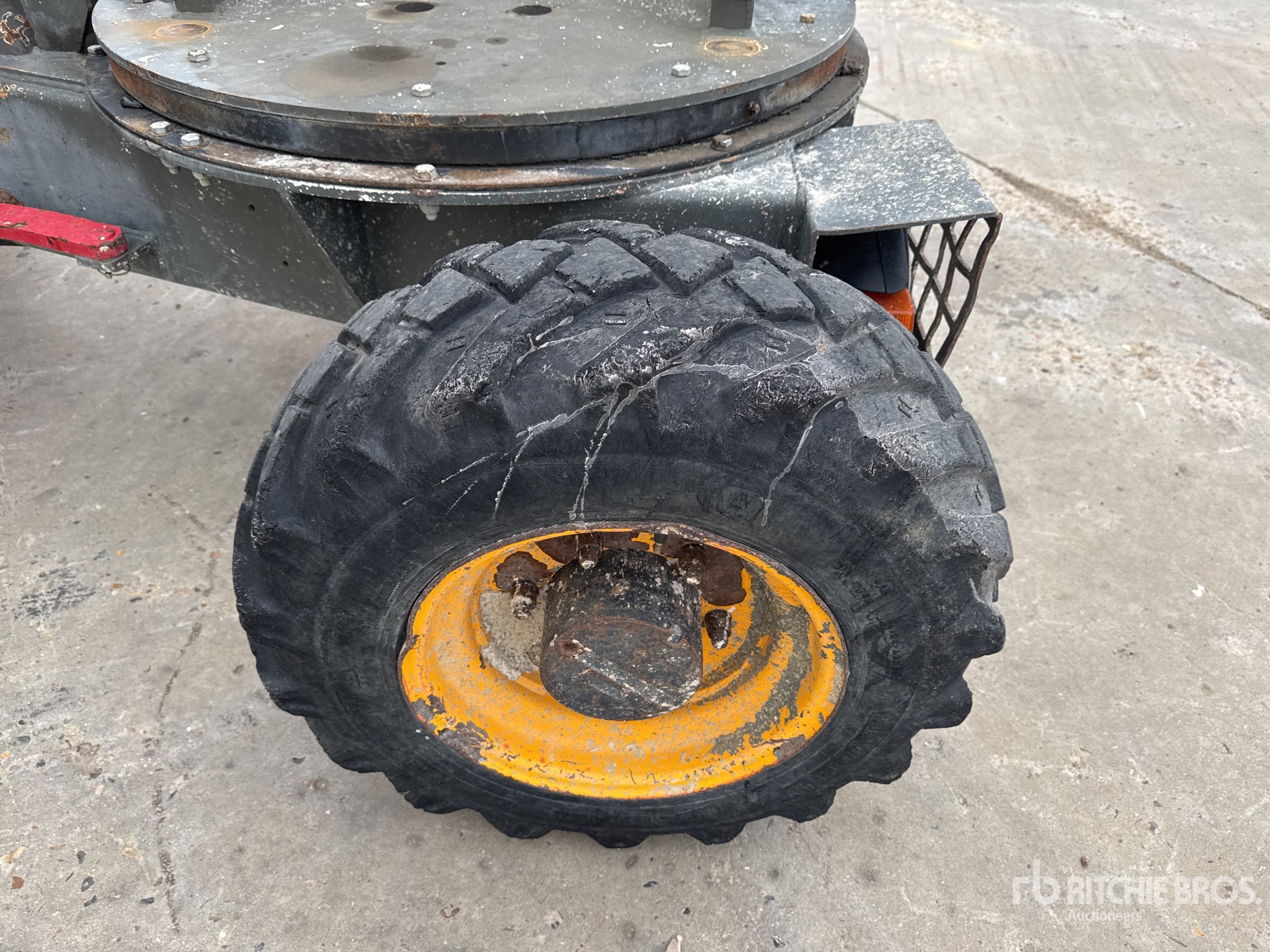 2017 Ausa D250AHG