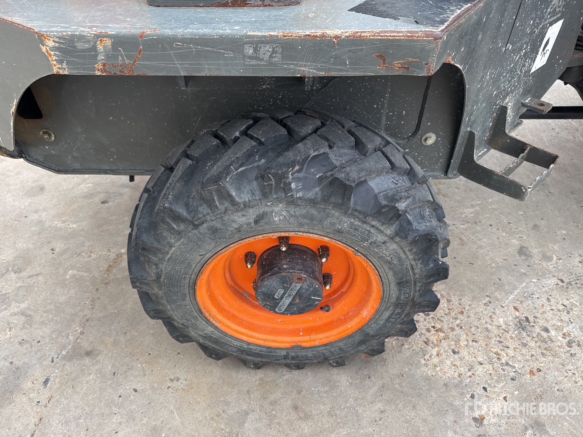2017 Ausa D250AHG