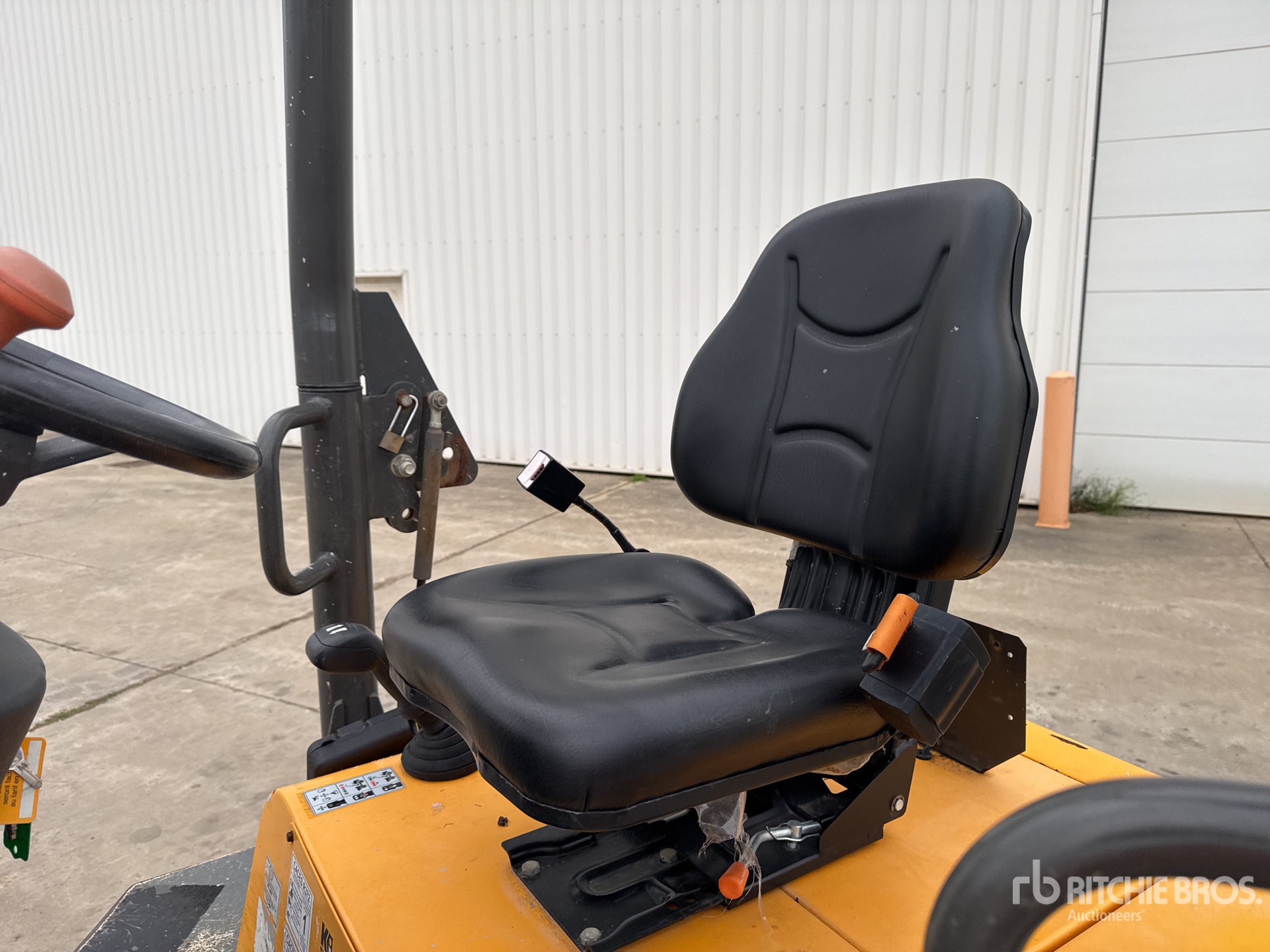 2017 Ausa D250AHG