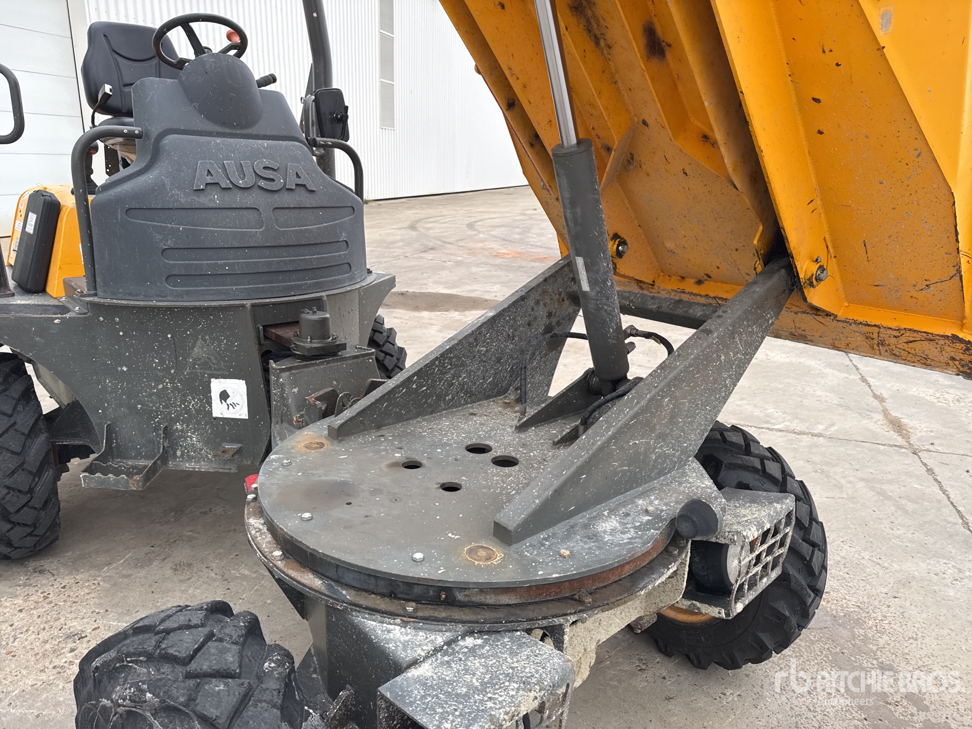 2017 Ausa D250AHG