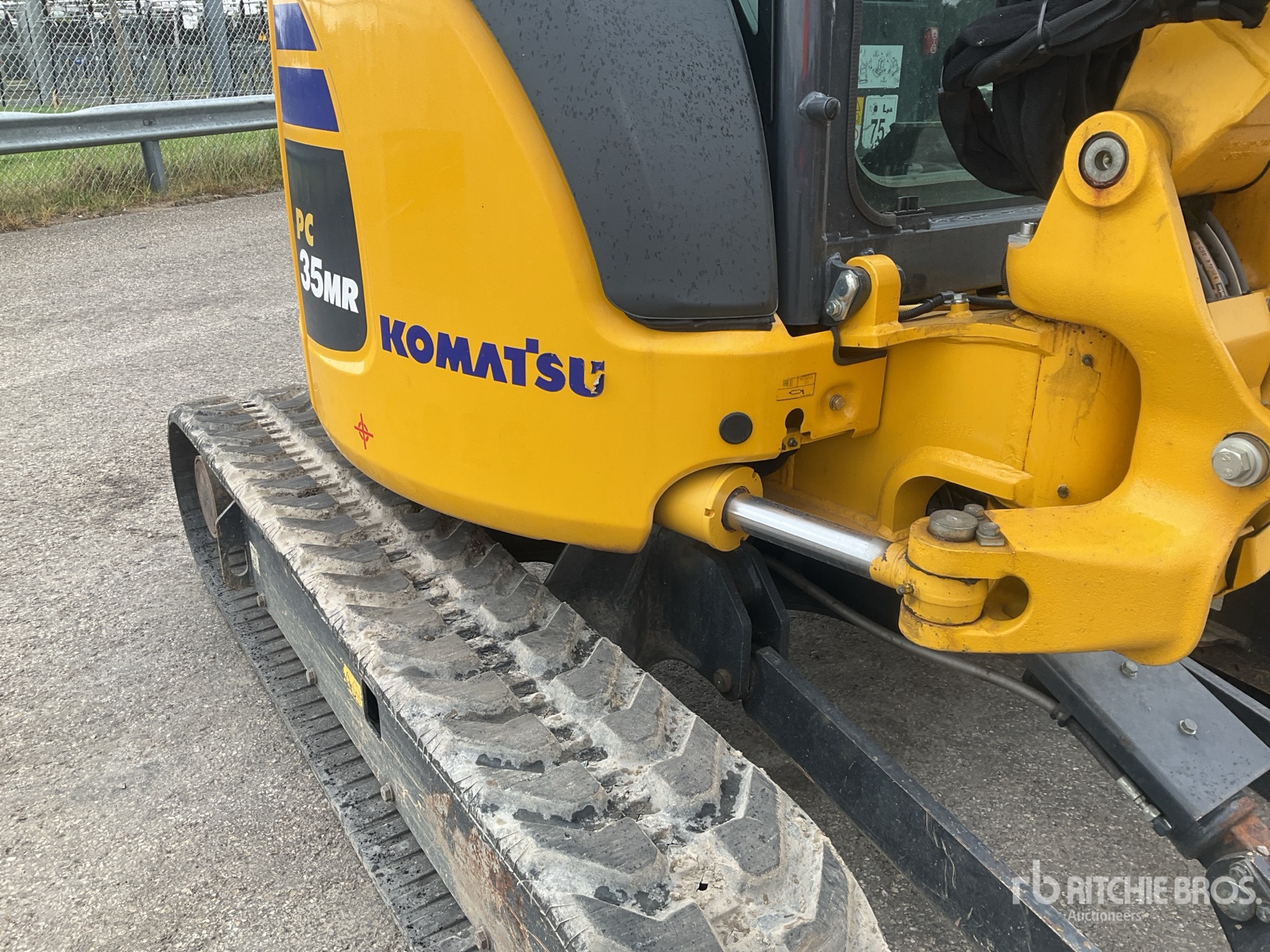 2022 Komatsu PC35MR-5