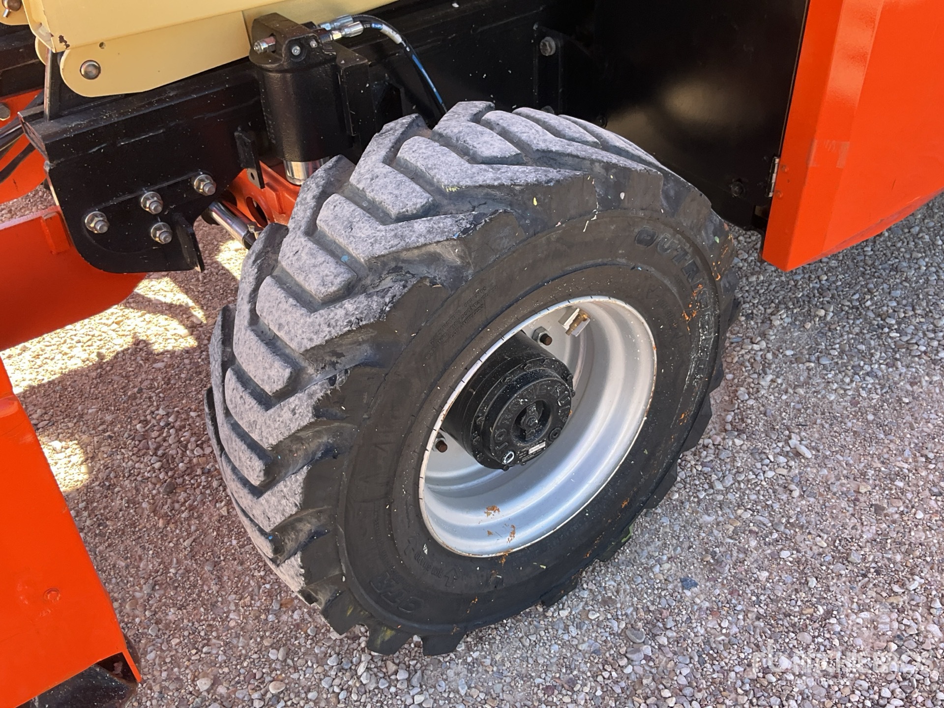 2019 JLG 530LRT