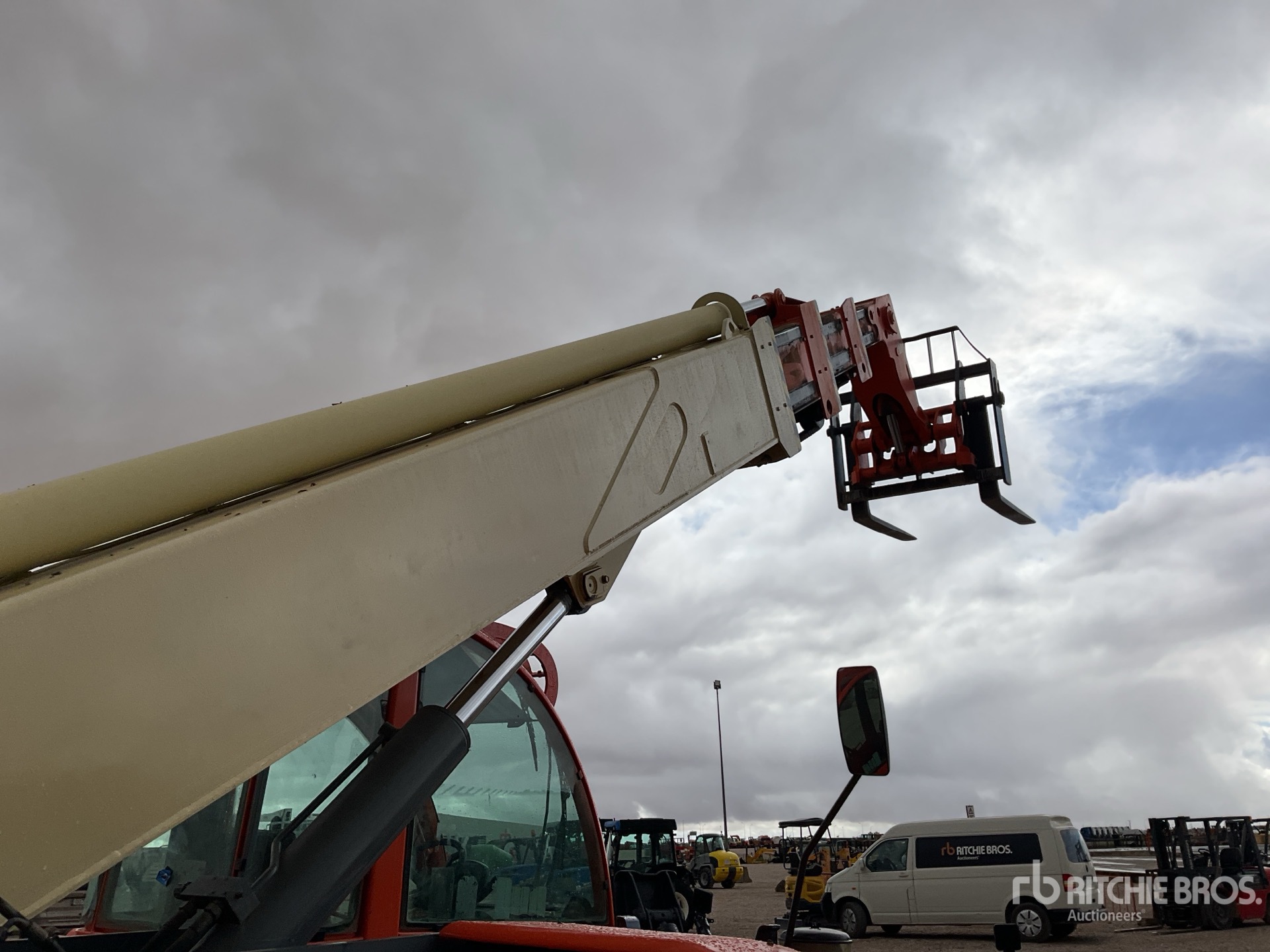 2006 JLG 4017