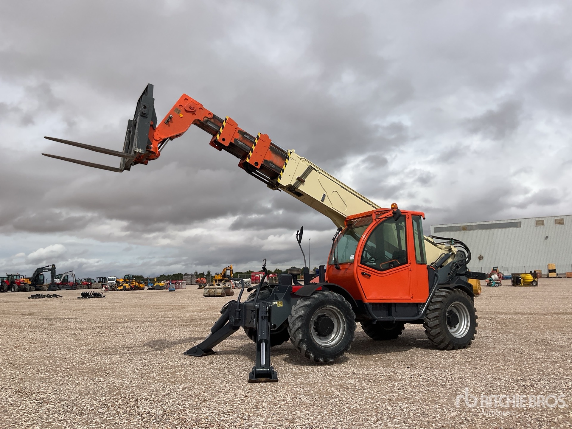 2006 JLG 4017