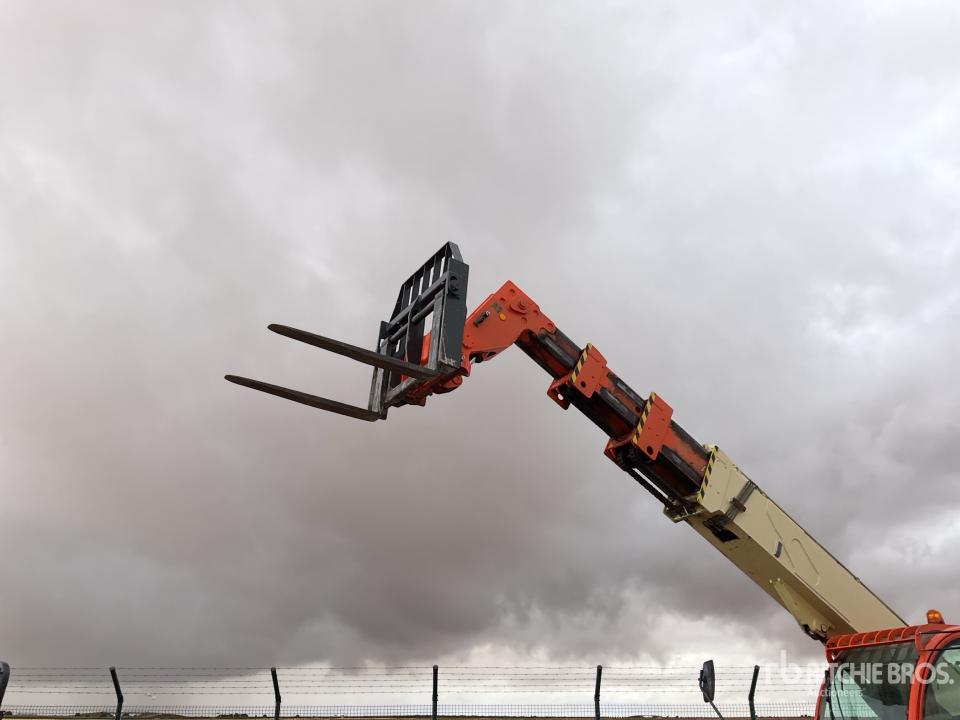 2006 JLG 4017