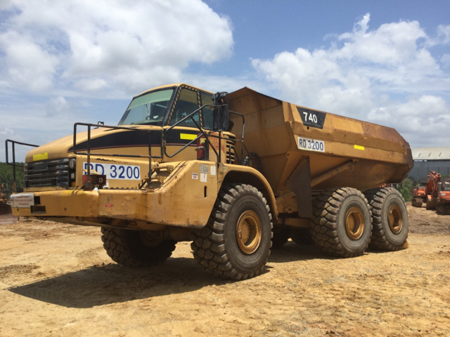 2004 (unverified) Cat 740 Articulated Dump Truck
