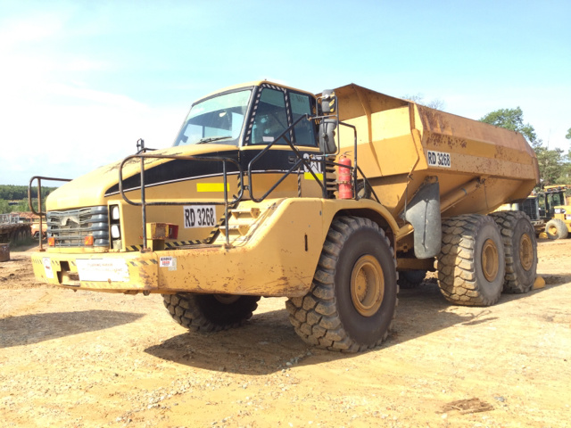 2006 (unverified) Cat 740 Articulated Dump Truck