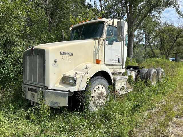 2009 Kenworth T800 6x4 T/A Day Cab Truck Tractor