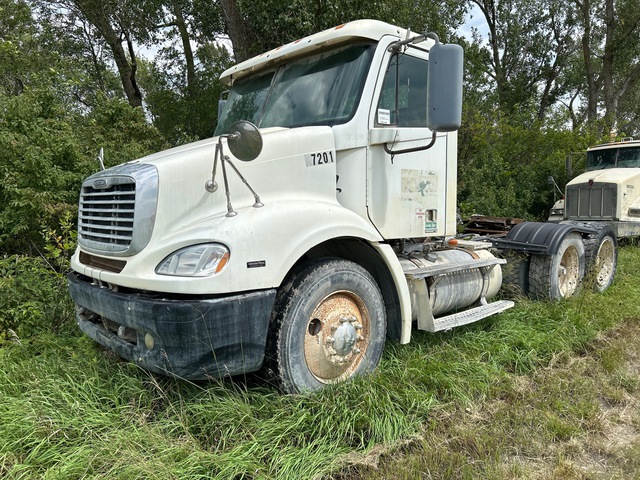 2007 Freightliner Columbia 112 6x4 T/A Day Cab Truck Tractor