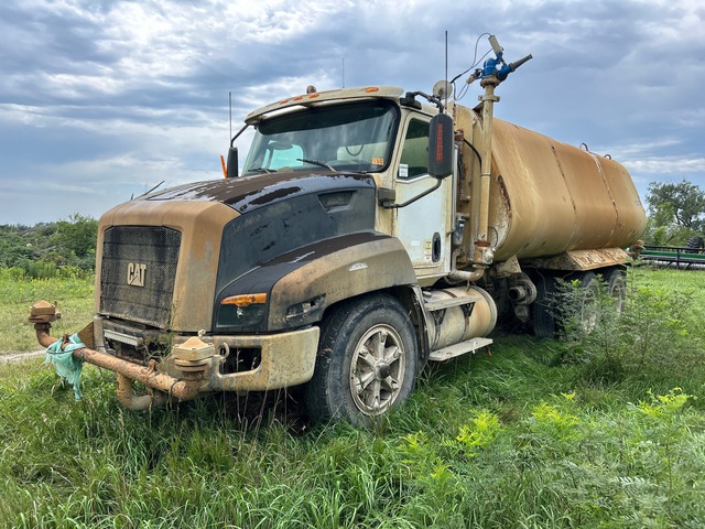 2013 Cat CT660S 6x4 Water Truck
