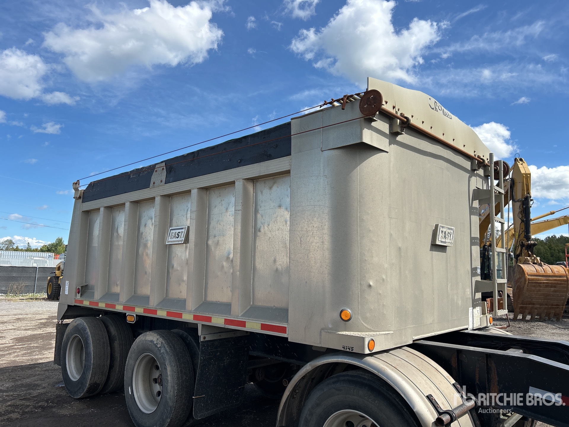 2001 East 17 ft Tri/A