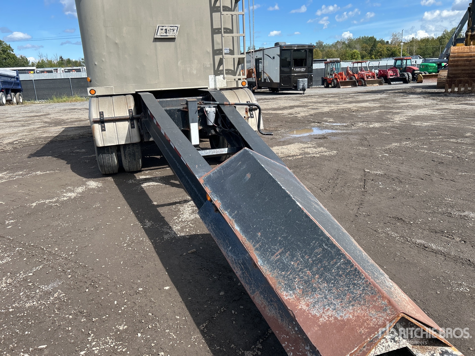 2001 East 17 ft Tri/A