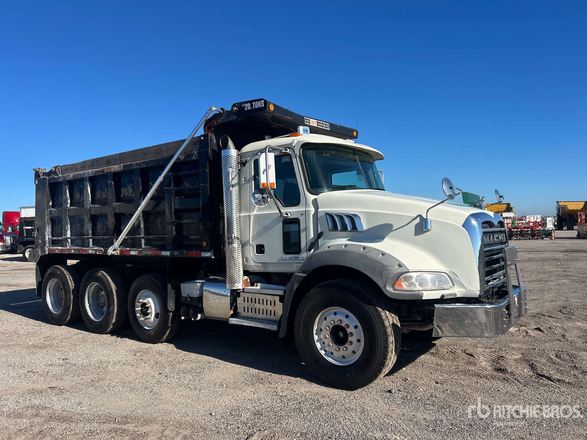 2016 Mack GU813