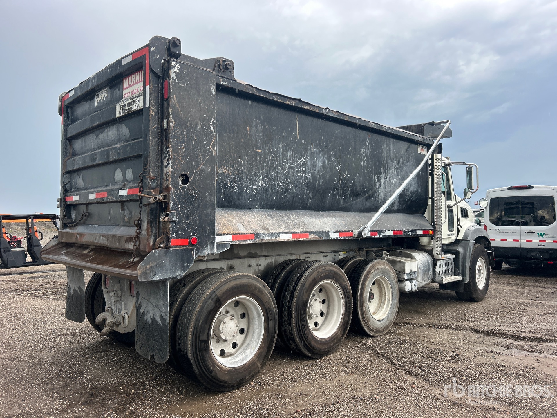 2017 Mack GU813