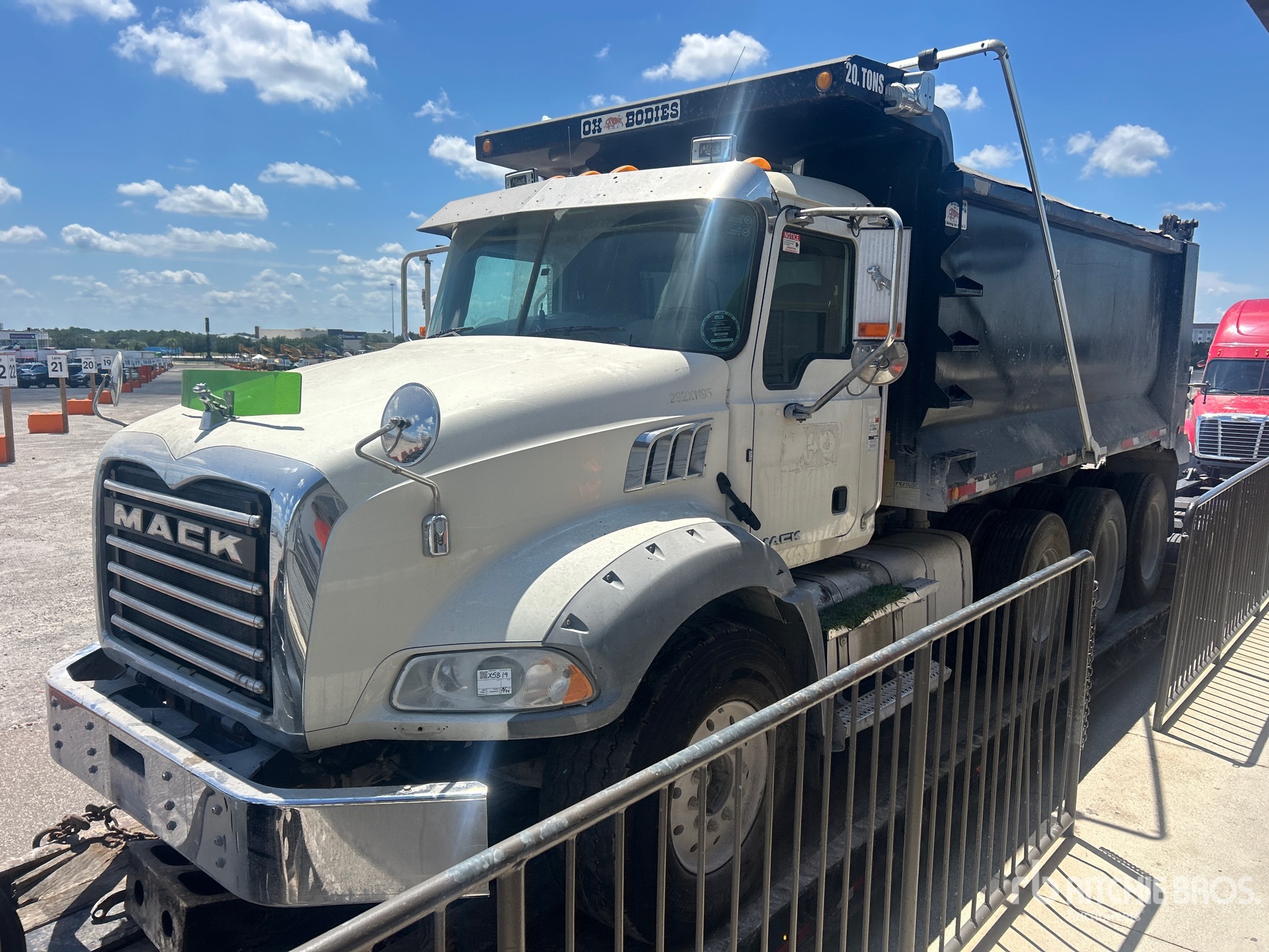 2017 Mack GU813