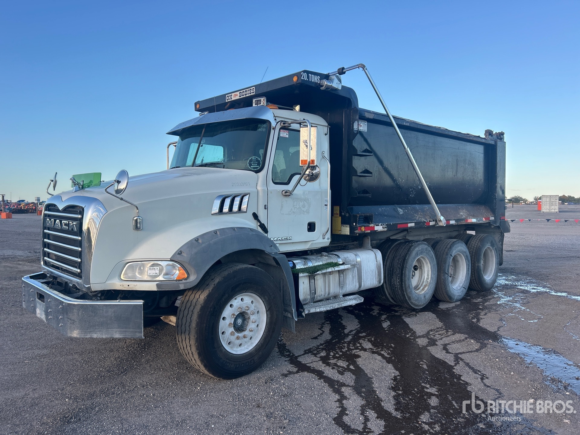 Photo of 2017 Mack GU813