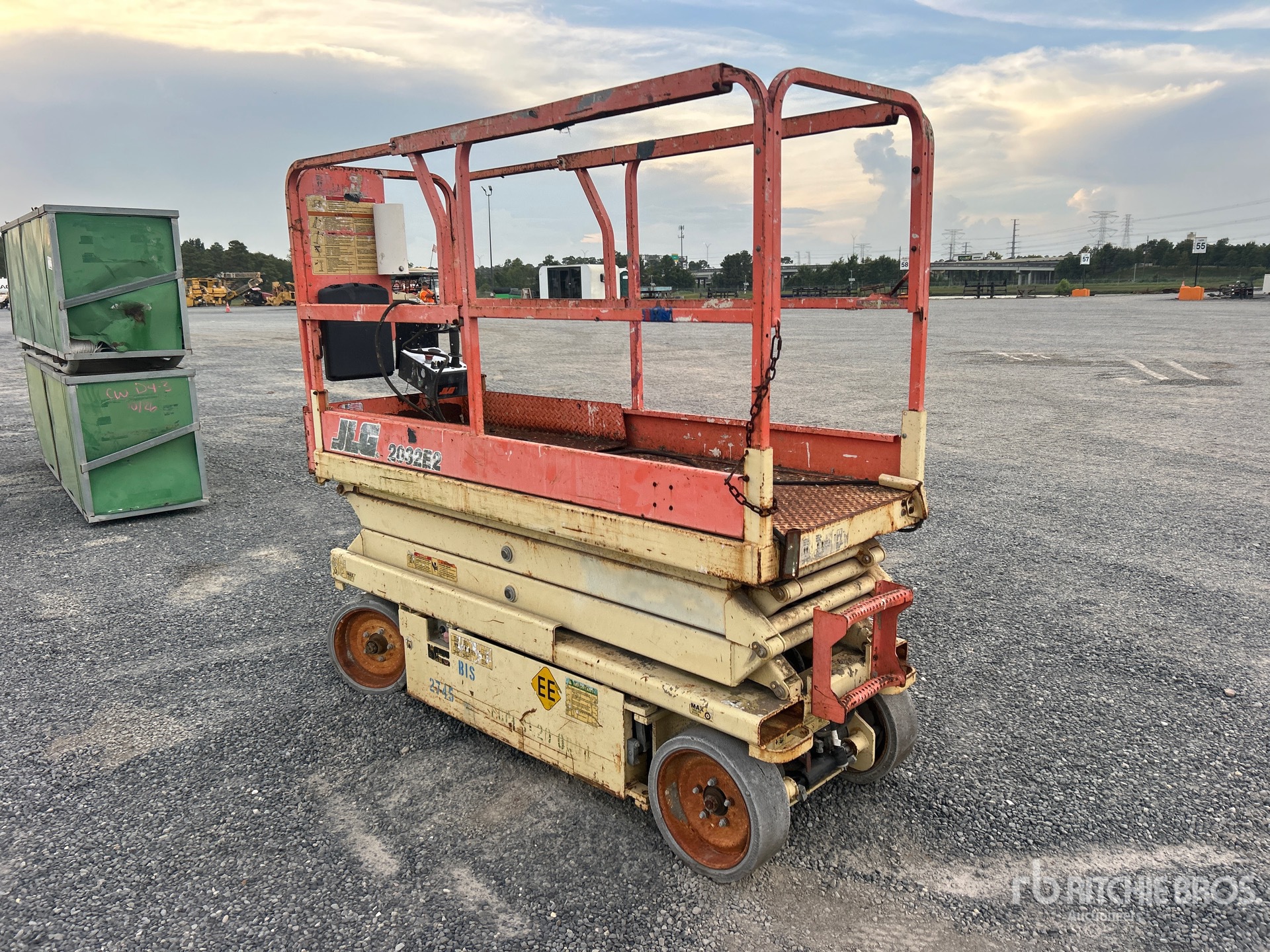 2000 JLG 2032-E2