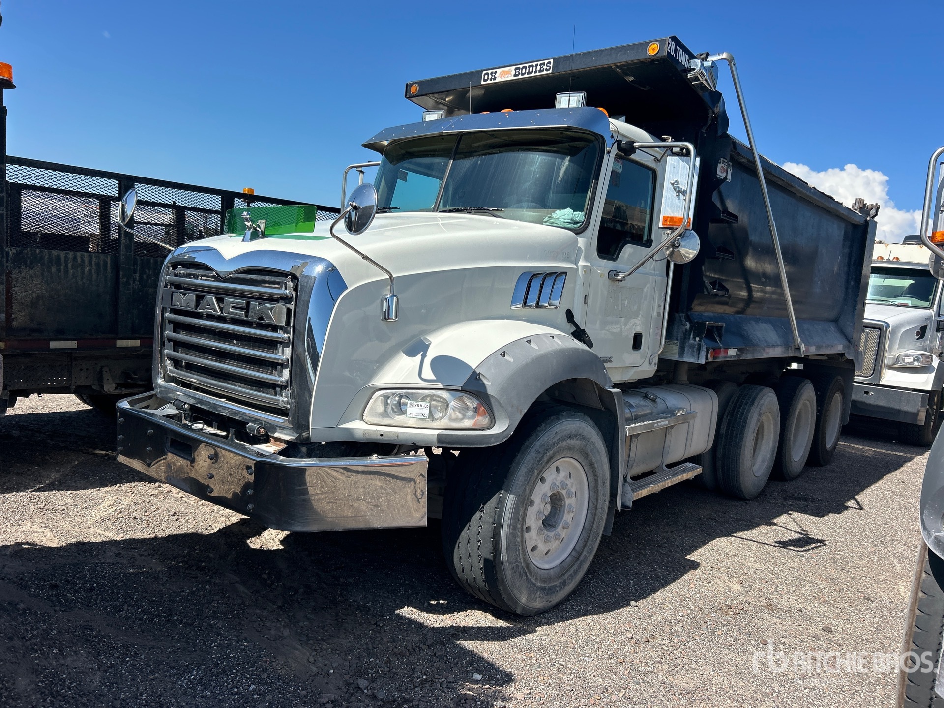 2017 Mack GU813