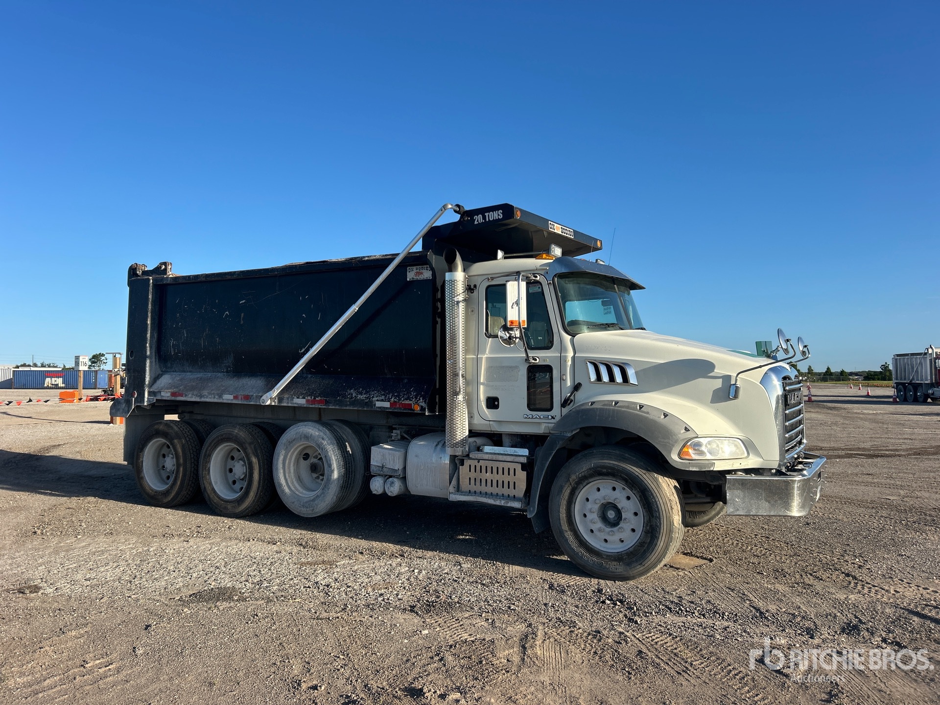 2017 Mack GU813