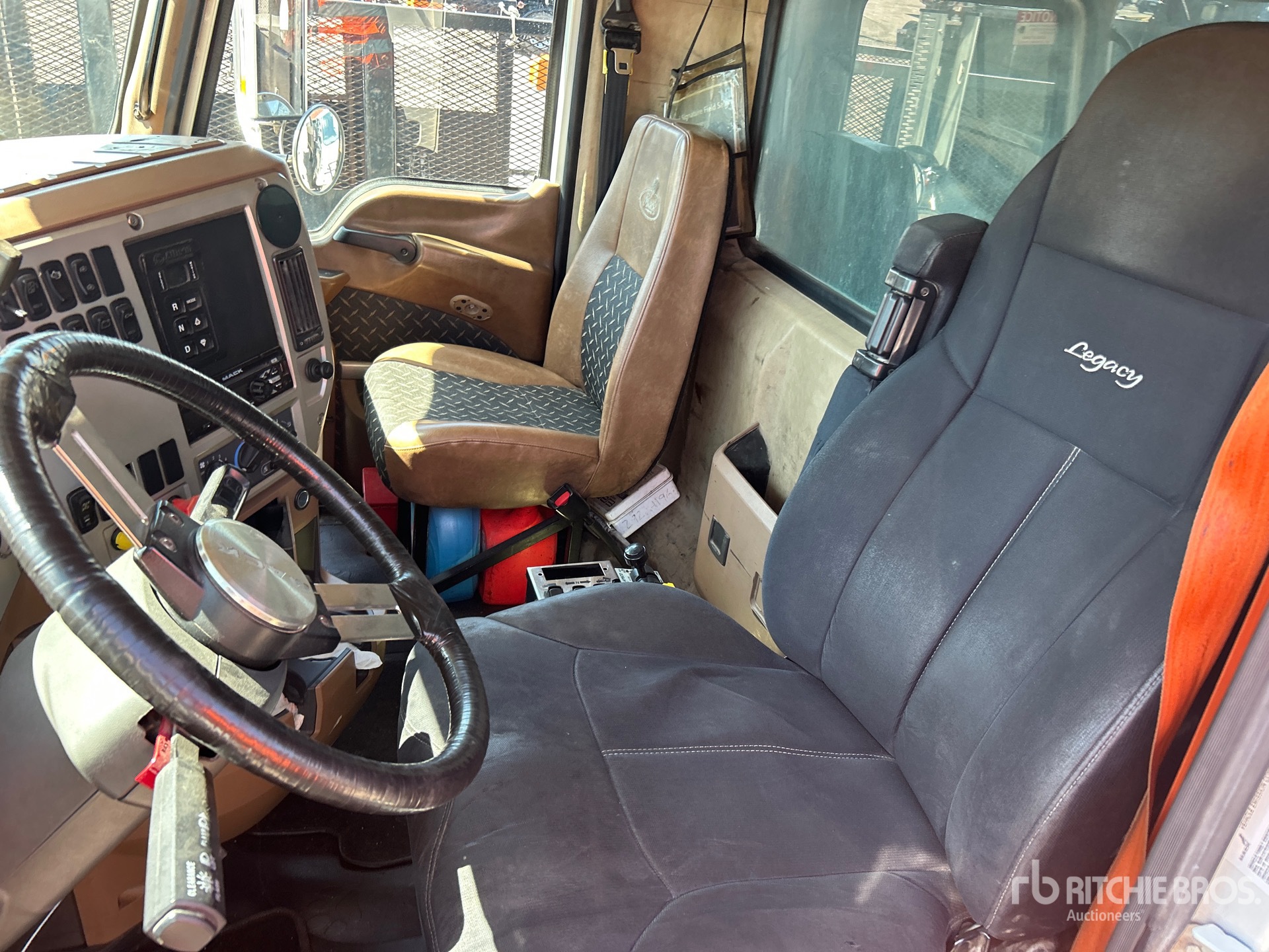 2017 Mack GU813