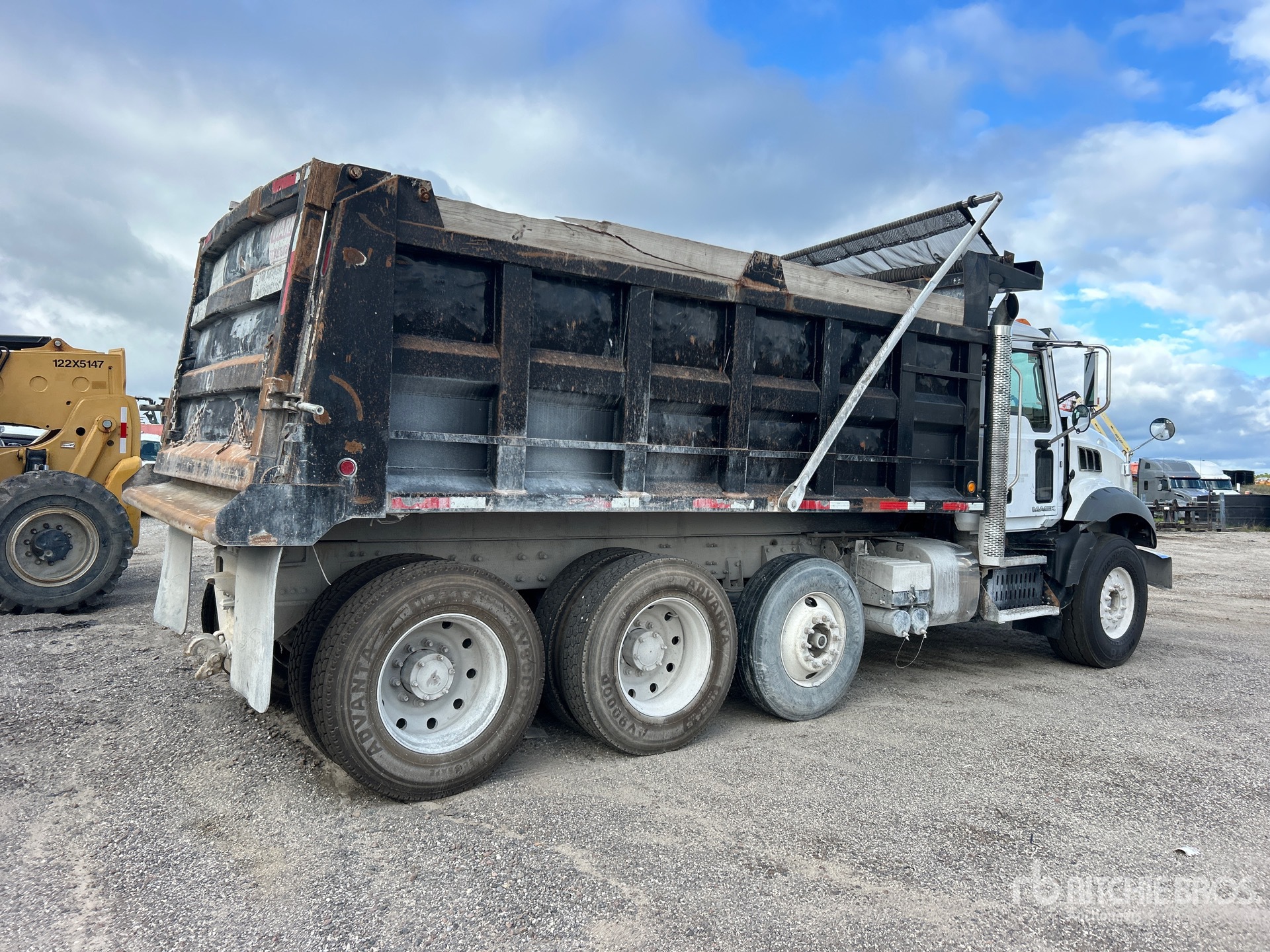 2017 Mack GU813