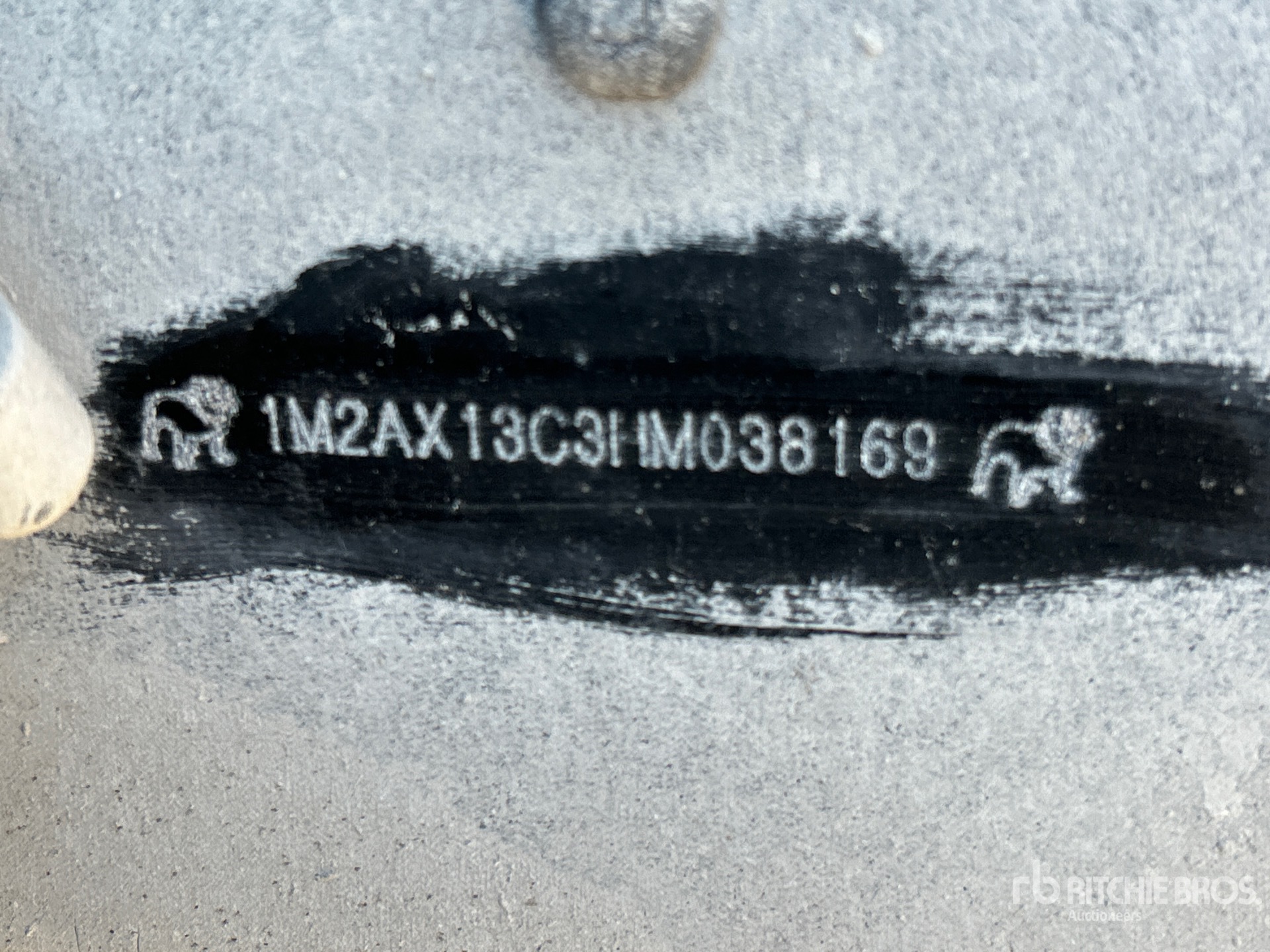 2017 Mack GU813